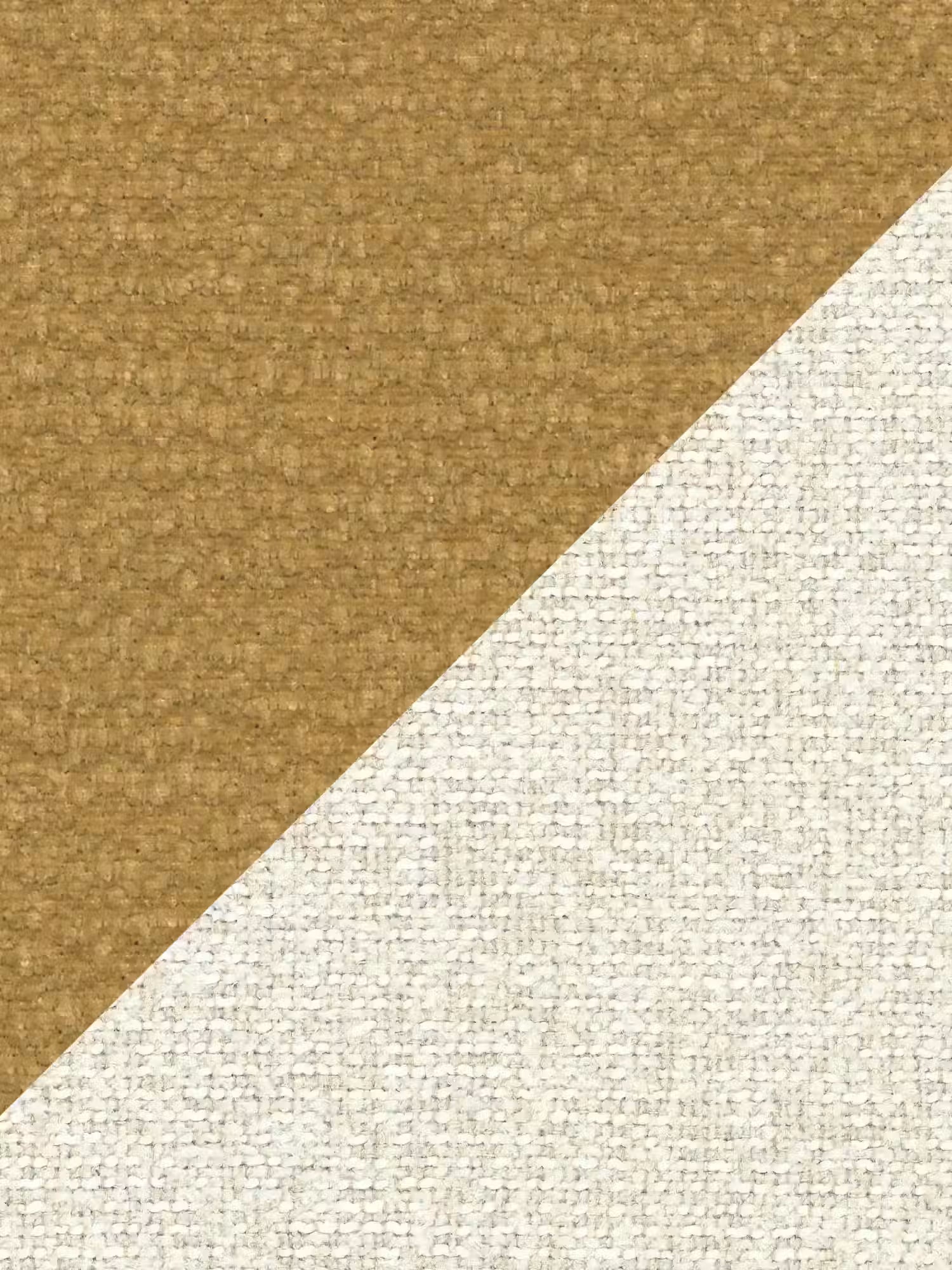 Una linea diagonale divide l’immagine. Nella parte in alto a sinistra si vede un tessuto intrecciato marrone con una trama in rilievo, mentre nella parte in basso a destra è raffigurato un materiale intrecciato simile in una tonalità bianco sporco. Entrambe le aree presentano un aspetto ruvido e fibroso, tipico dei rivestimenti utilizzati per prodotti come il letto imbottito bicolore con vano contenitore VALKIRIA di Letti.store, in particolare su elementi quali i cuscini dello schienale e la testiera curva