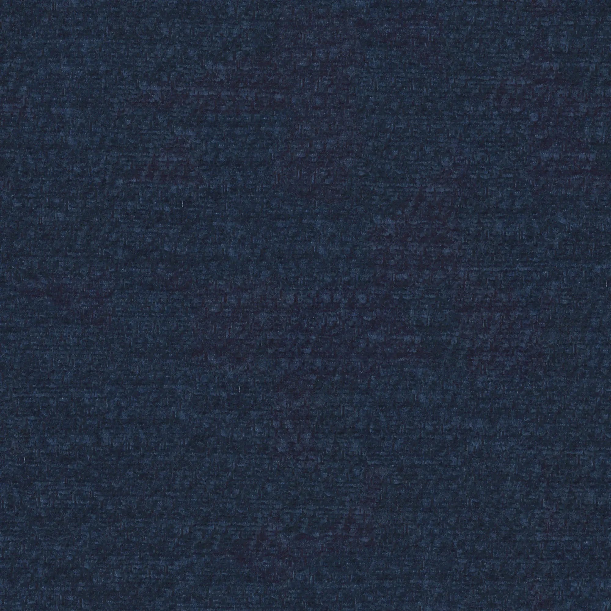 Un primo piano dell'elegante tessuto blu navy scuro certificato Oeko-Tex® del letto imbottito RAGNAR con contenitore e testiera capitonné di Letti.store, caratterizzato da sottili variazioni cromatiche che conferiscono profondità e un aspetto morbido e intrecciato, perfetto per interni raffinati.