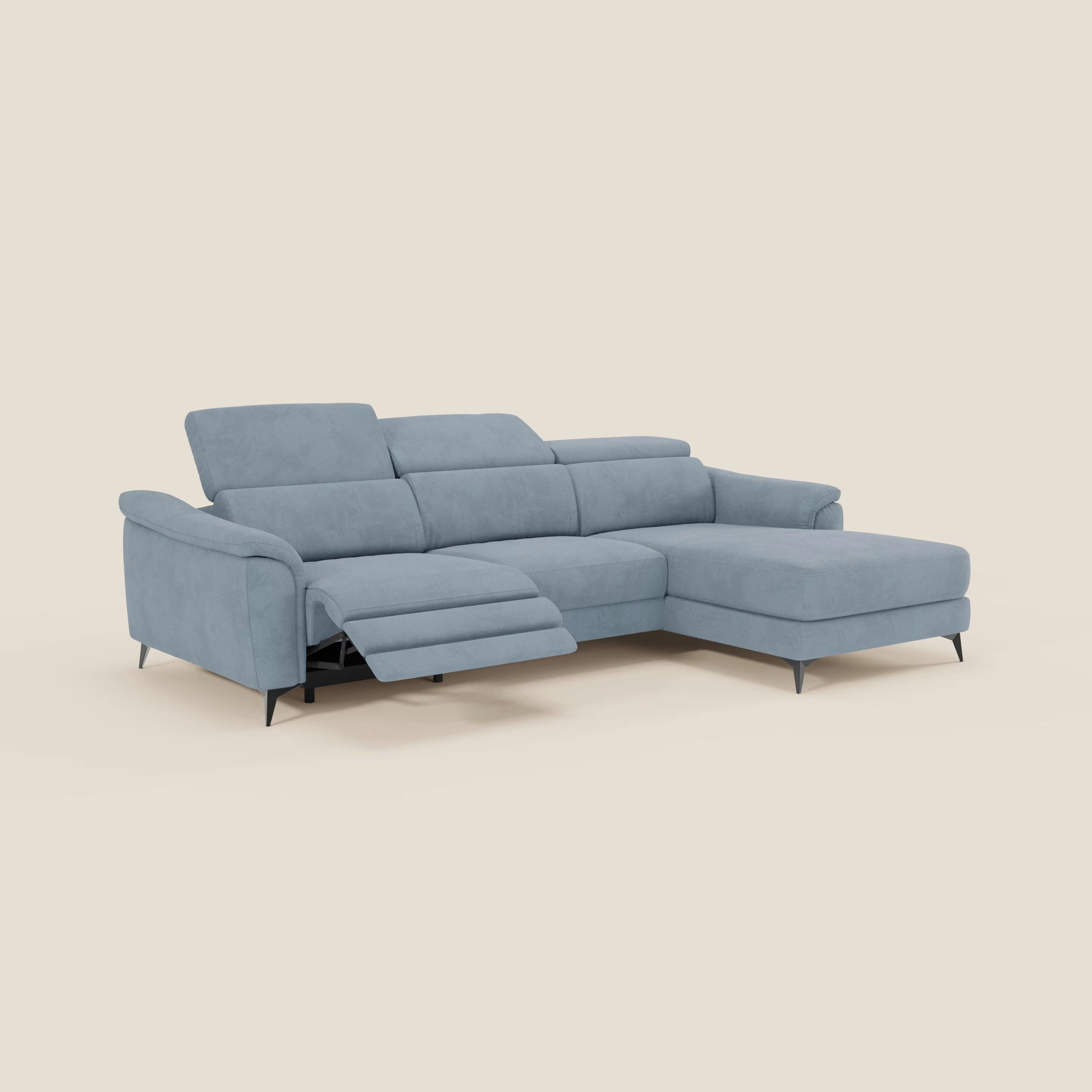 Arcos Sofa mit Halbinsel – hohe Füße und verstellbare Kopfstützen aus wasserfester Mikrofaser T11 baby blau