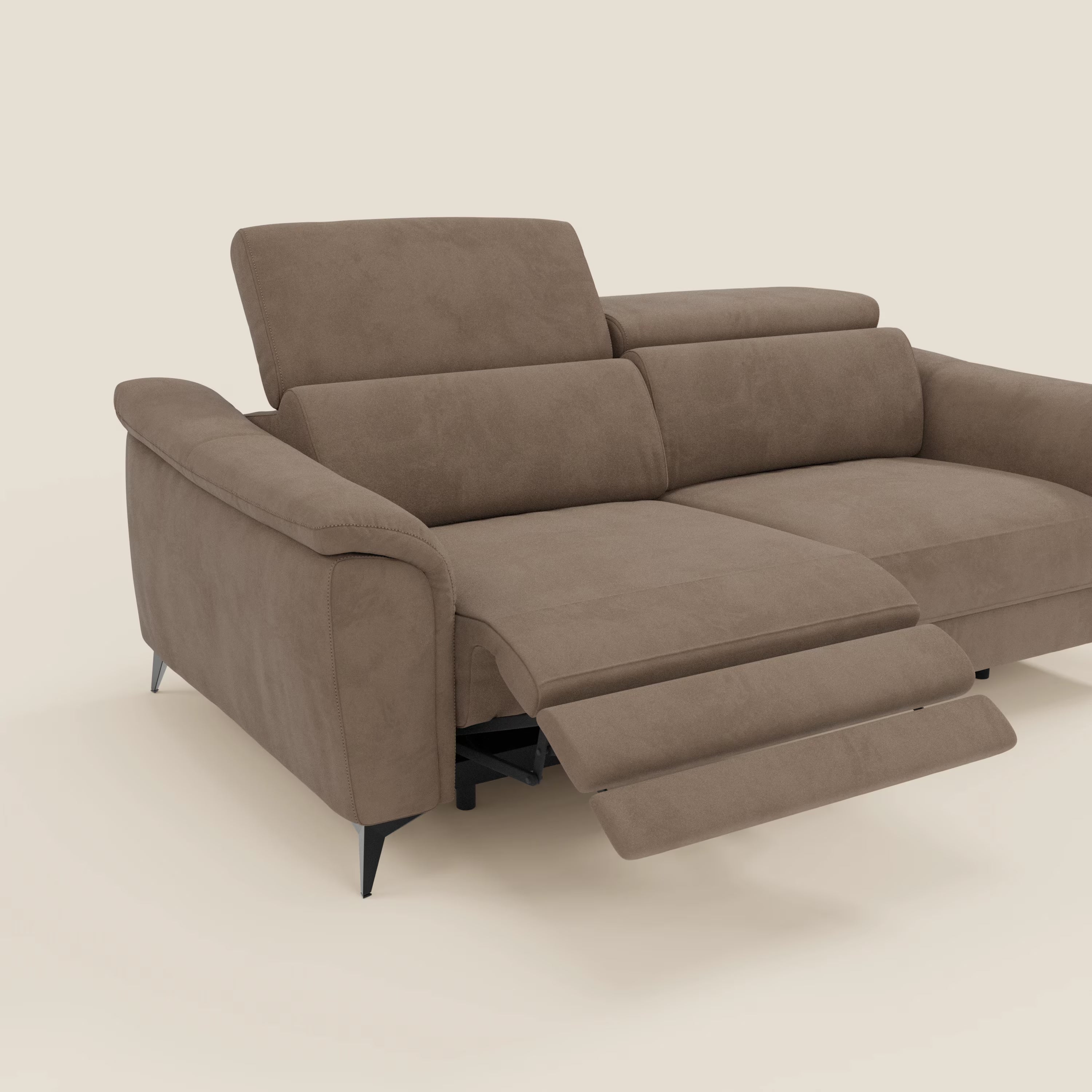 Arcos 3-Sitzer-Sofa – hohe Füße und verstellbare Kopfstützen aus wasserabweisender Mikrofaser T11 braun