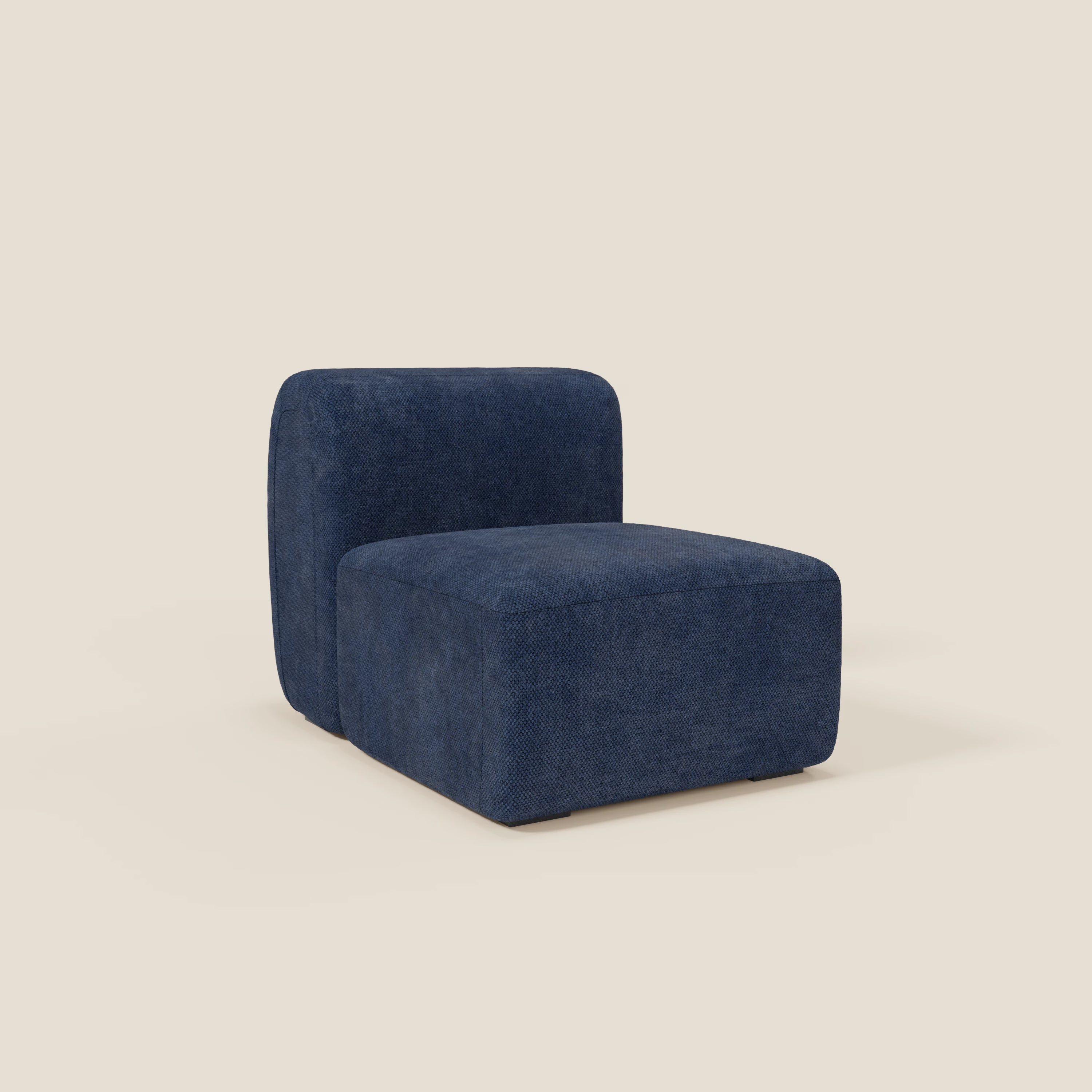 Il BonBon modulo centrale 70 cm - Grande Fratello edition blu navy di Divani.Store è una poltrona moderna senza braccioli con un'imbottitura blu intenso, bordi arrotondati e lisci e un design basso e squadrato su uno sfondo chiaro senza gambe visibili.