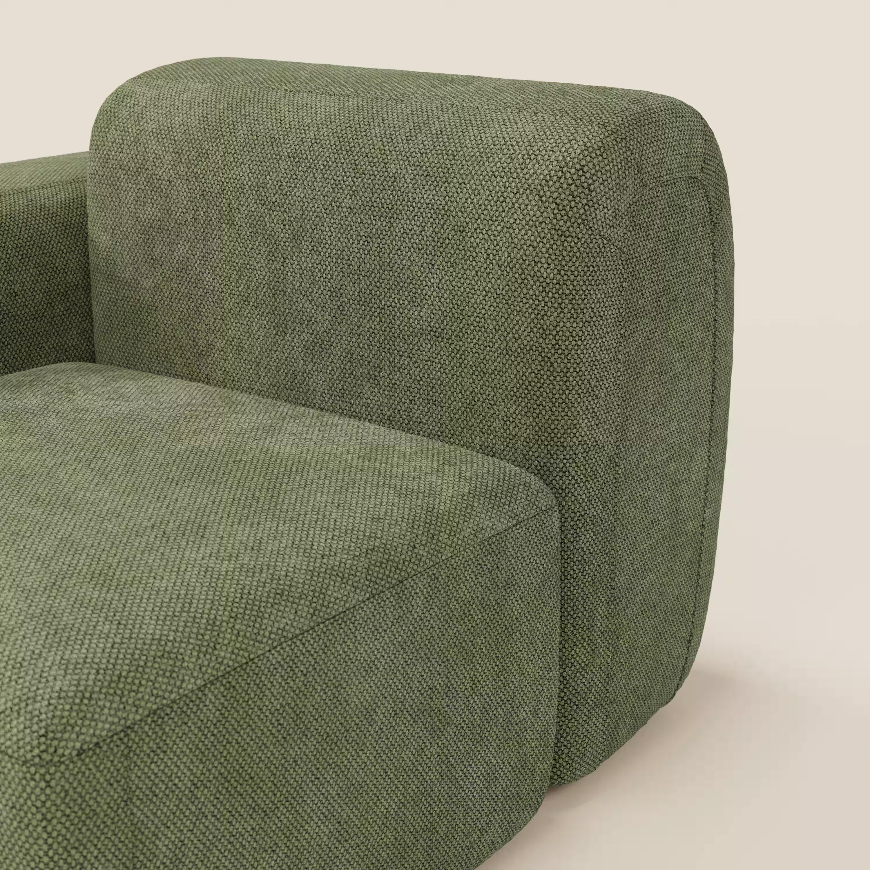 Primo piano del BonBon modulo terminale 105 cm sinistro o destro - Grande Fratello edition verde muschio di Divani.Store, caratterizzato da spessi cuscini scatolati e bracciolo in tessuto verde testurizzato. Design italiano minimalista su uno sfondo beige chiaro.