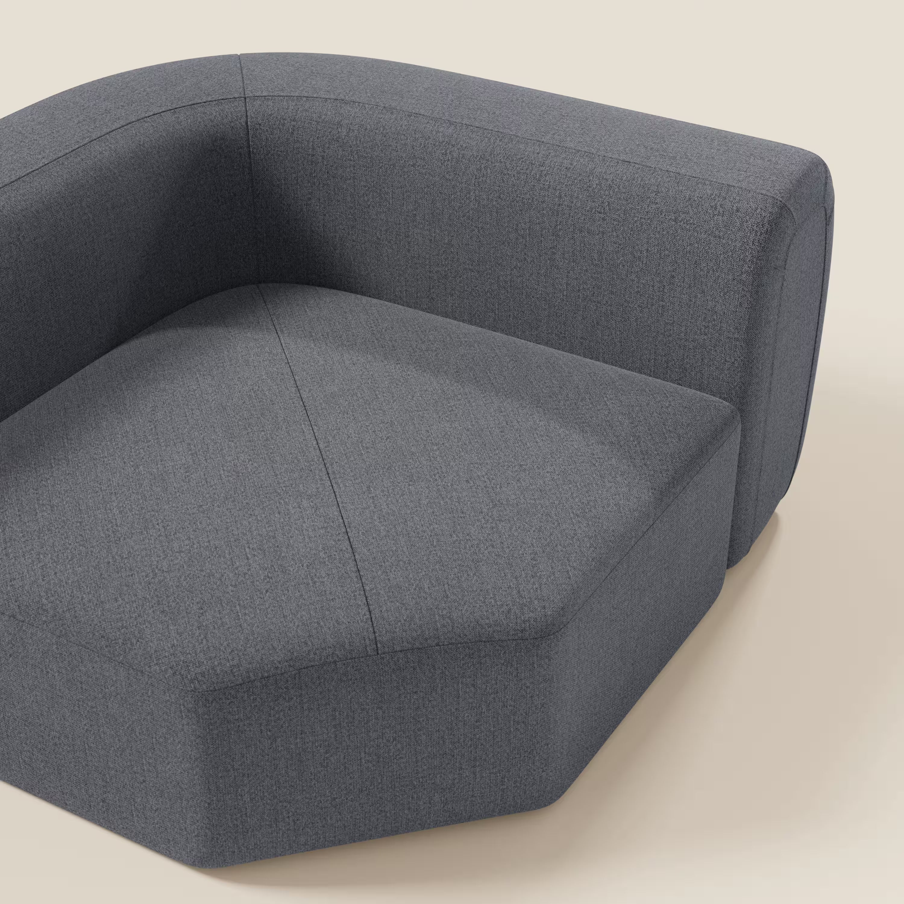 Bonbon Modulo angolare di Divani.Store: divano componibile moderno in tessuto smacchiabile T23 blu con grafite, linee arrotondate e cuciture discrete. Ampia seduta profonda, braccioli spessi e senza gambe visibili; sfondo beige chiaro.