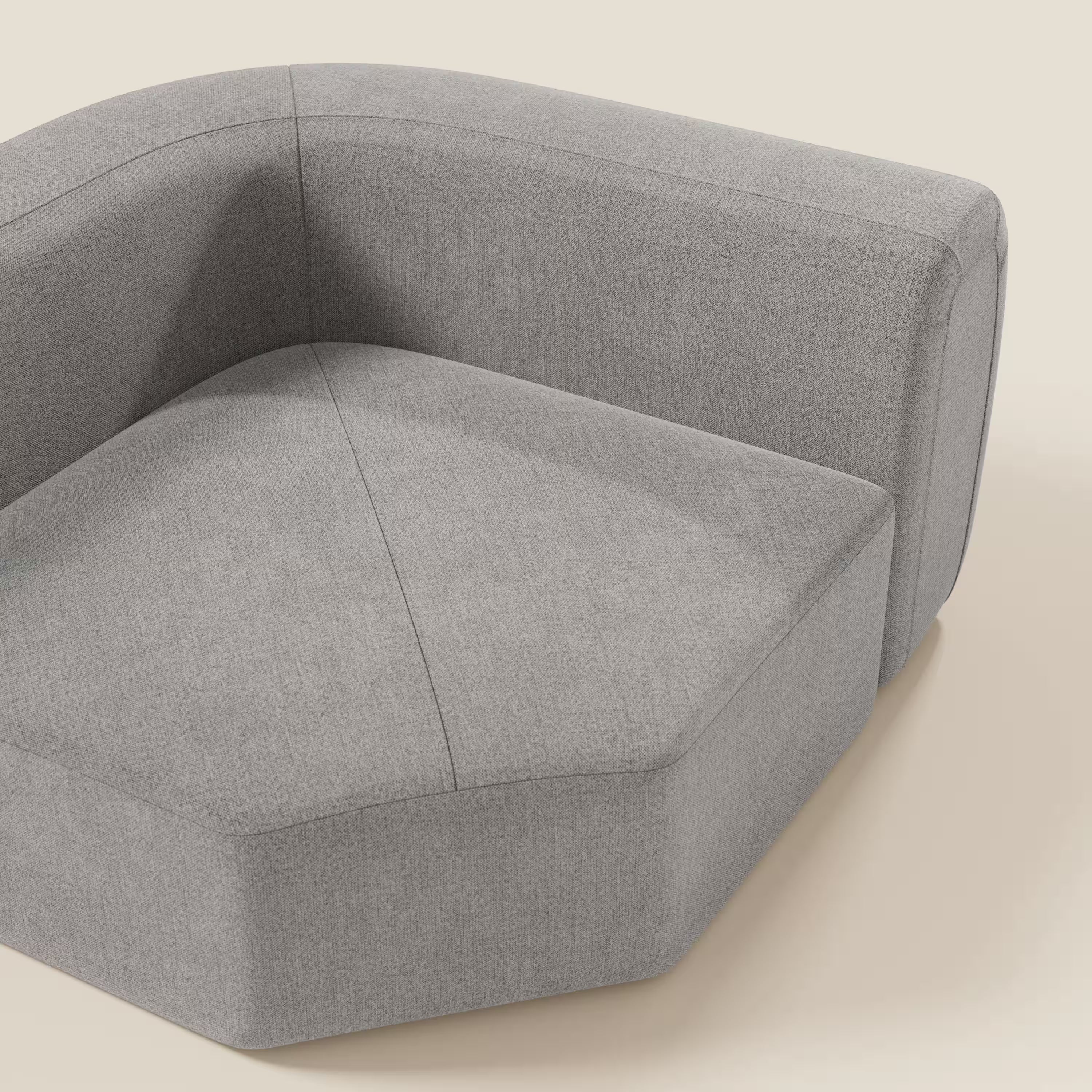 Bonbon Modulo angolare di Divani.Store è una sedia modulare moderna di colore grigio chiaro in tessuto antimacchia T23, caratterizzata da linee pulite, bordi geometrici e un'ampia seduta angolare con braccioli e schienale ad angolo retto.