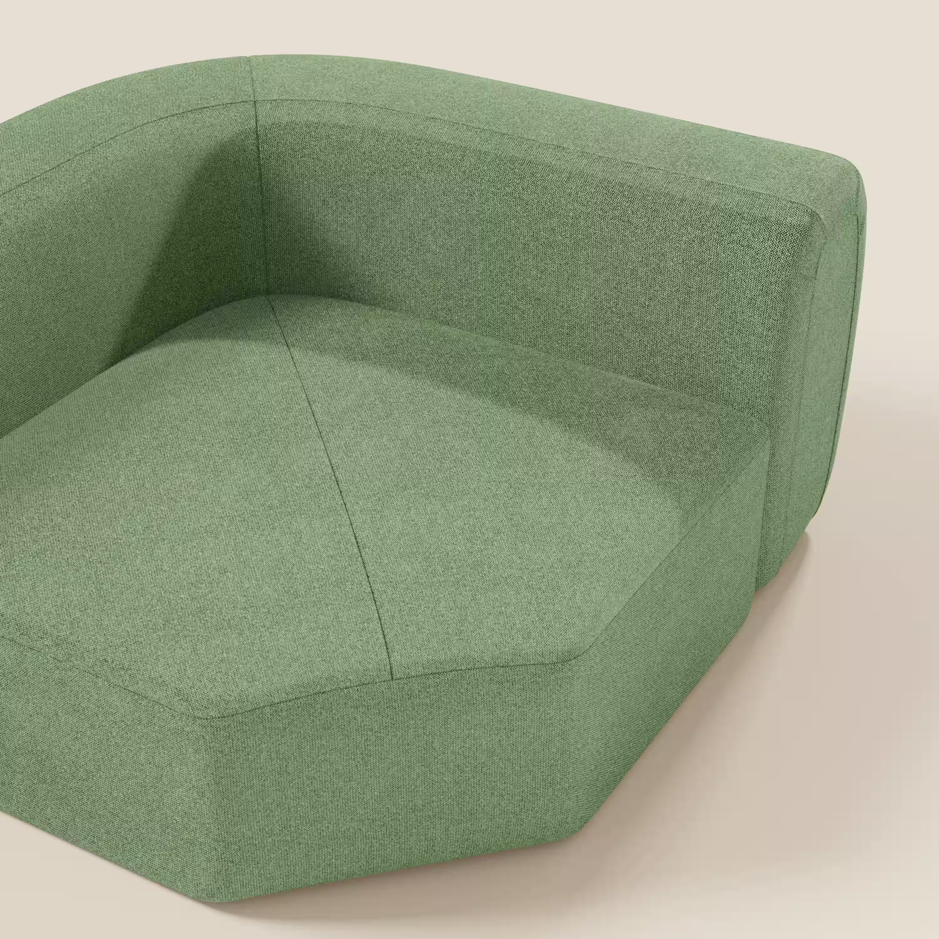 Bonbon Modulo angolare di Divani.Store è una moderna poltrona esagonale verde in tessuto antimacchia T23 menta, con linee pulite, braccioli spessi e una seduta spaziosa. È inserita in uno sfondo beige semplice e offre un comfort invitante ispirato al modulo angolare.