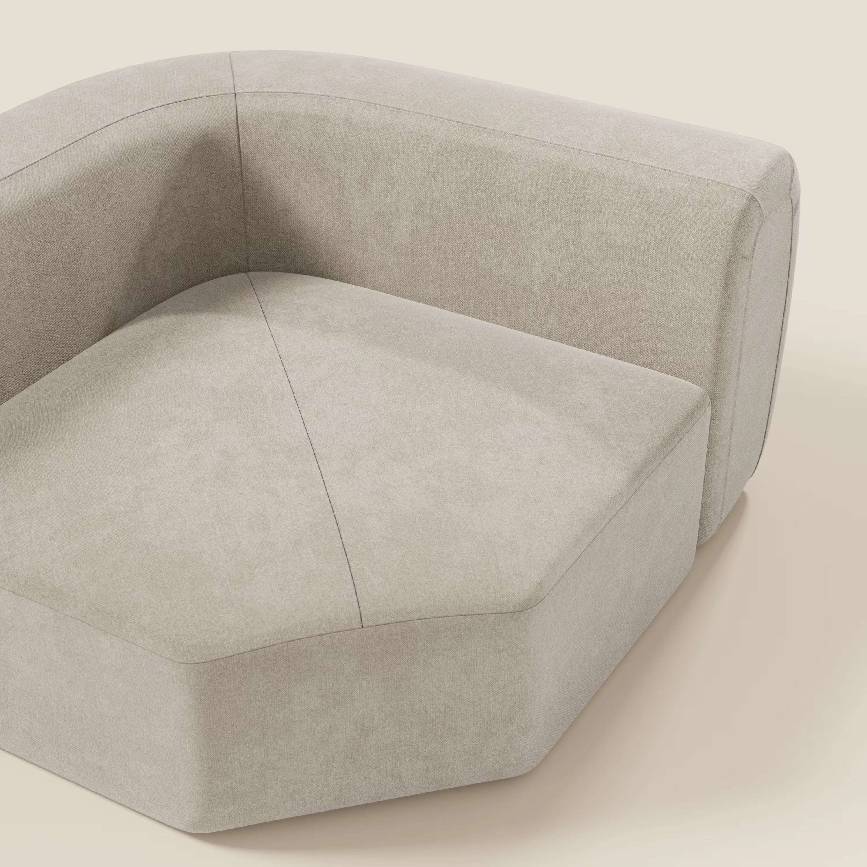 Bonbon Modulo angolare di Divani.Store è un moderno divano modulare a basso profilo in tessuto panna T23 lavabile, caratterizzato da linee pulite, curve morbide, imbottitura soffice e sottili dettagli di cucitura per un aspetto invitante.