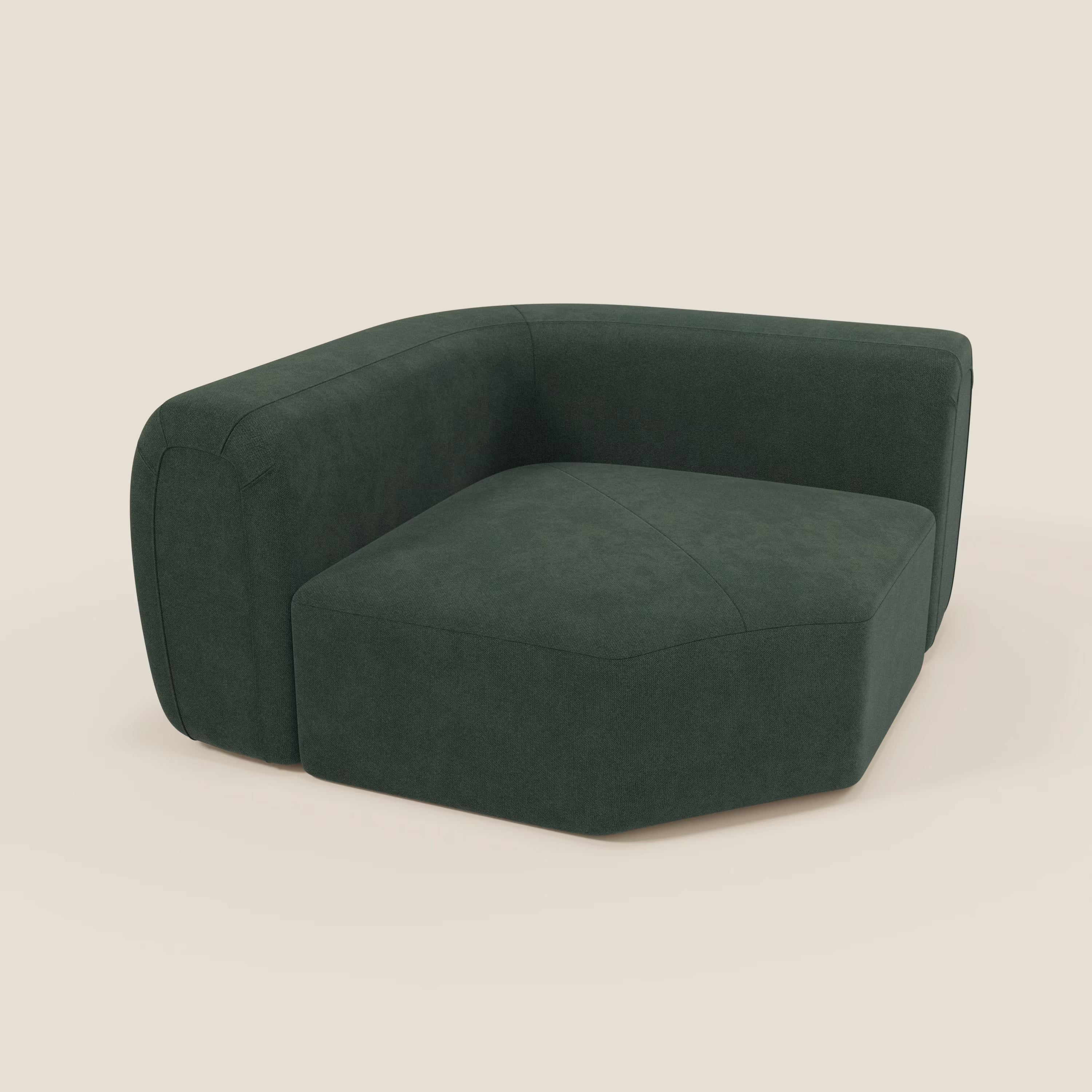 Bonbon Modulo angolare di Divani.Store è una moderna sedia angolare a L in tessuto verde T23, facile da pulire, caratterizzata da un'ampia seduta, uno schienale basso e linee pulite senza gambe visibili per un look minimalista su uno sfondo beige chiaro.