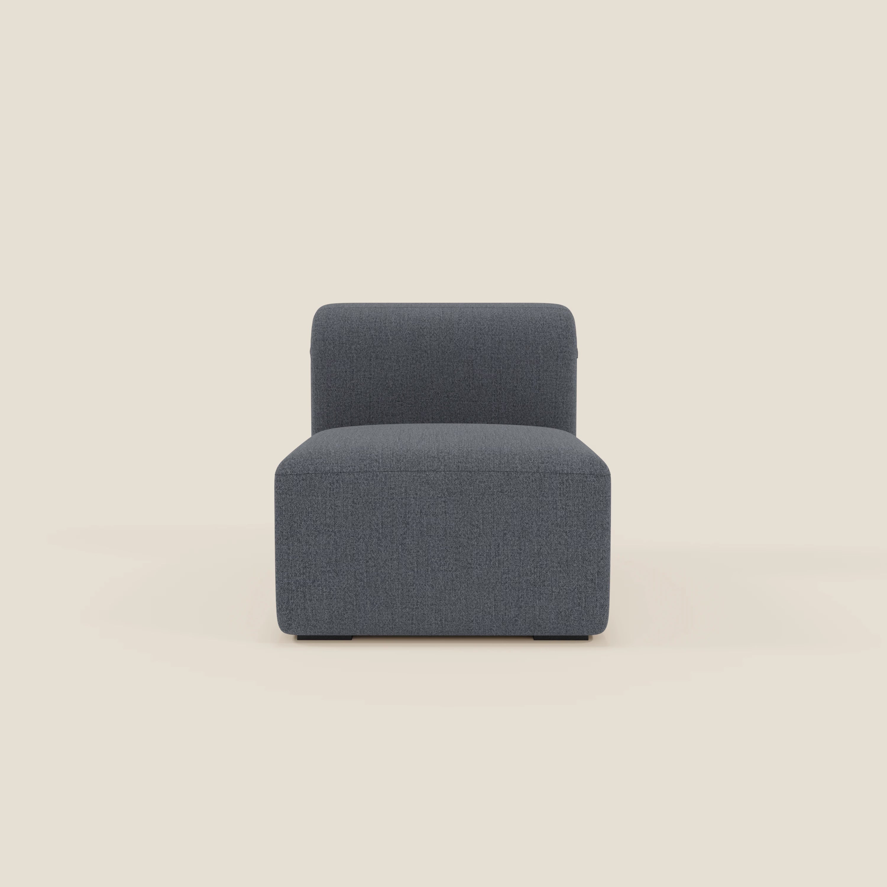 BonBon modulo centrale 70 cm di Divani.Store è una poltrona lounge boxy senza braccioli, rivestita in tessuto grafite T23 blu facile da pulire, con schienale e seduta bassi per uno stile minimalista e moderno.