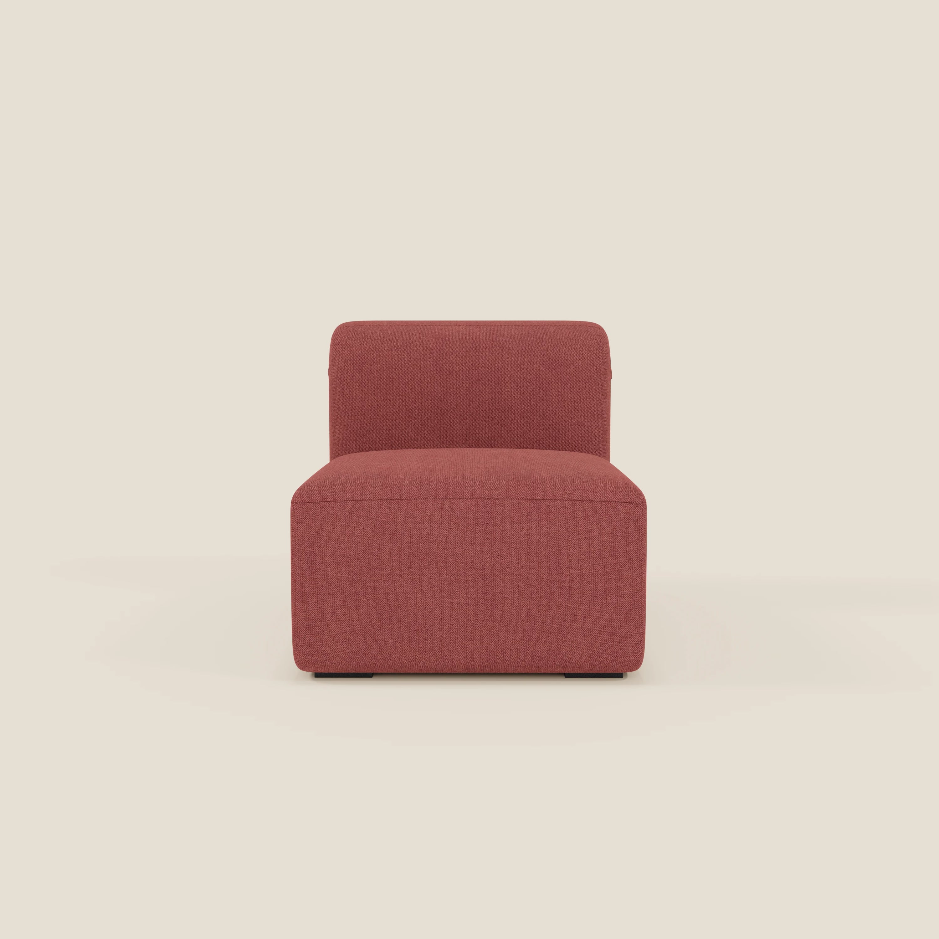 BonBon modulo centrale 70 cm di Divani.Store è una moderna poltroncina senza braccioli rivestita in tessuto antimacchia T23 rosso ciliegia, con seduta squadrata e schienale basso rettangolare, su corte gambe nascoste su uno sfondo crema chiaro.