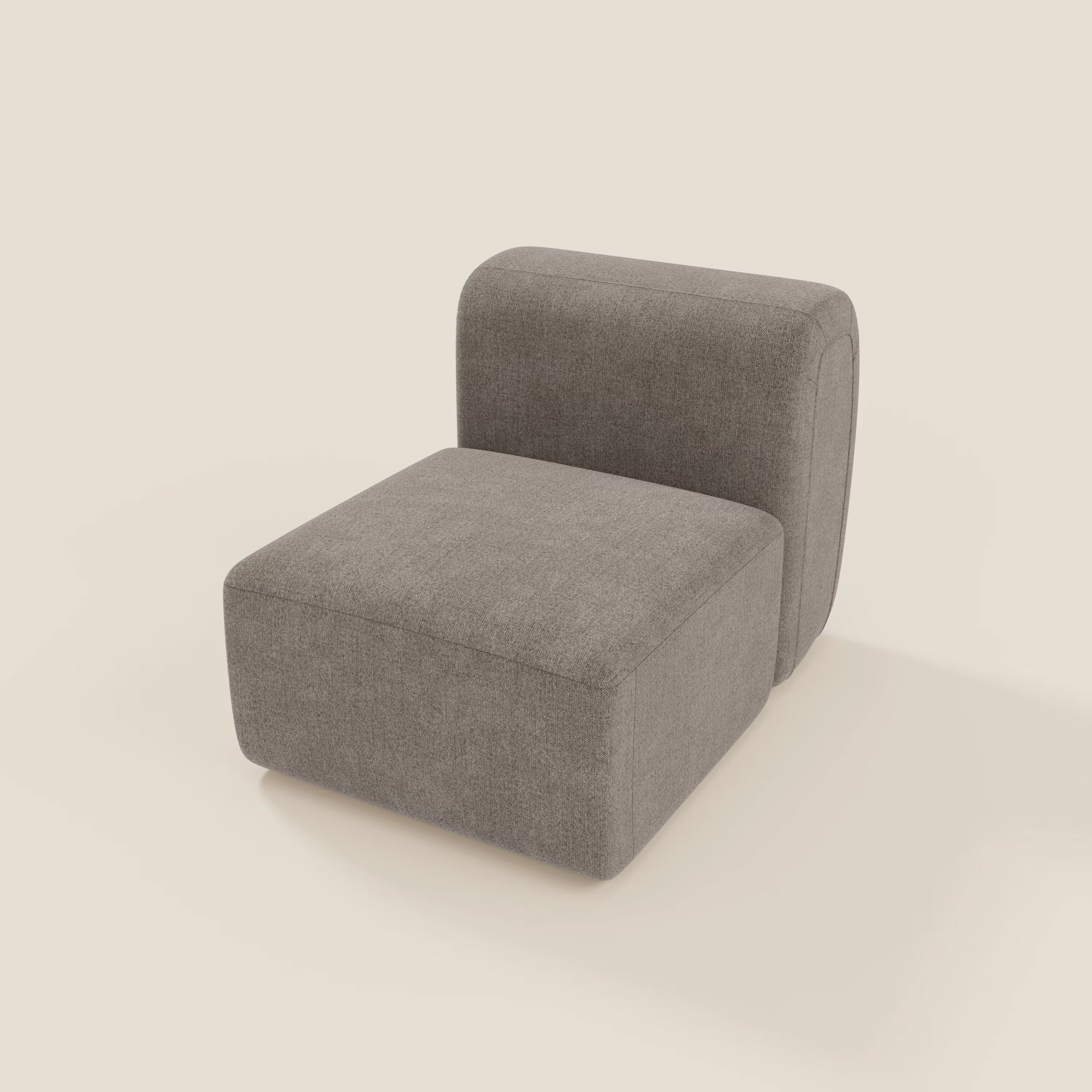 BonBon modulo centrale 70 cm di Divani.Store è una poltrona lounge minimalista senza braccioli in tessuto antimacchia T23 taupe, con spessi cuscini rettangolari dai bordi arrotondati su uno sfondo neutro bianco sporco.