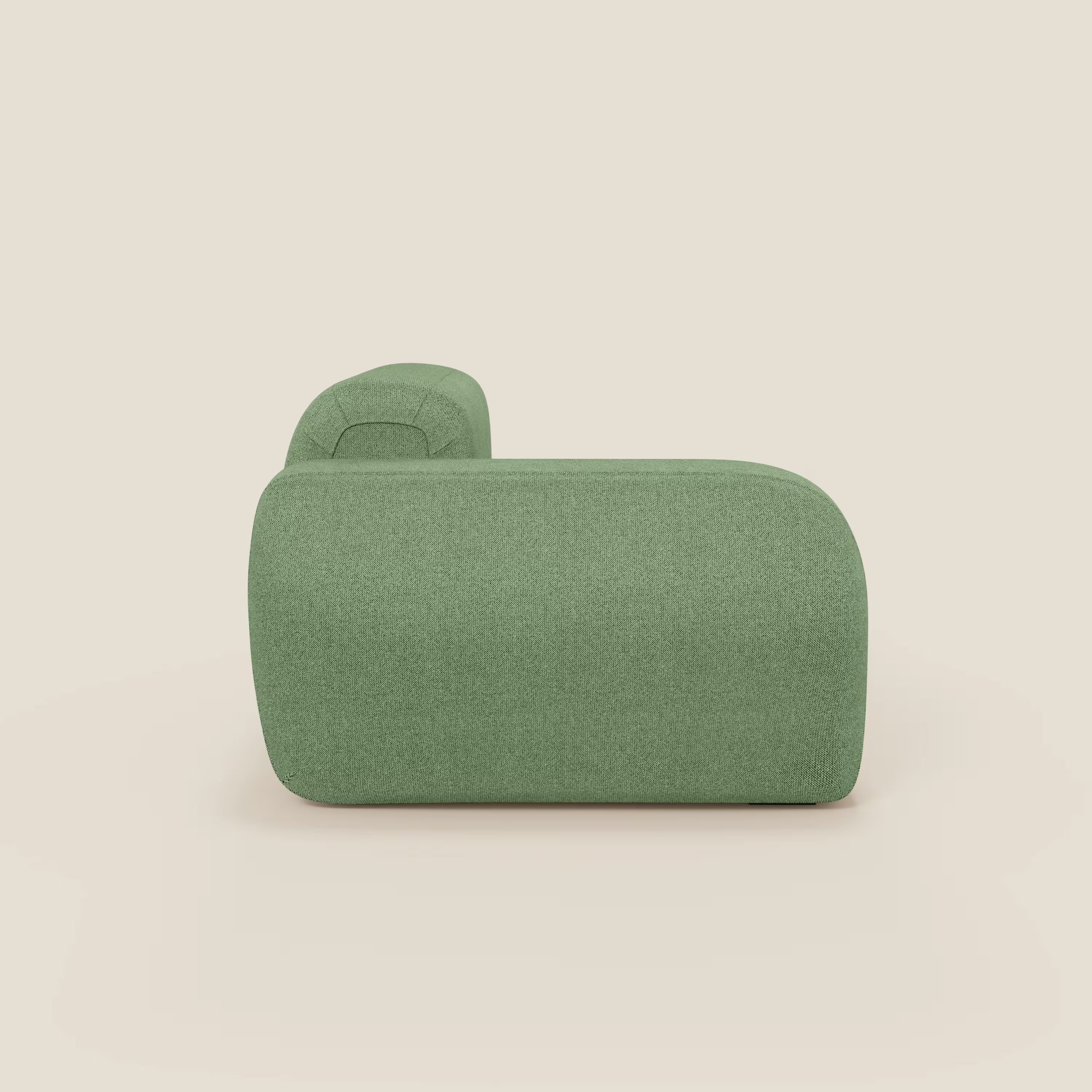 Un modulo terminale BonBon da 105 cm sinistro o destro di Divani.Store, presentato in tessuto antimacchia T23 color menta chiaro, presenta un design moderno e curvilineo, bordi morbidi e uno schienale basso, su uno sfondo beige semplice.