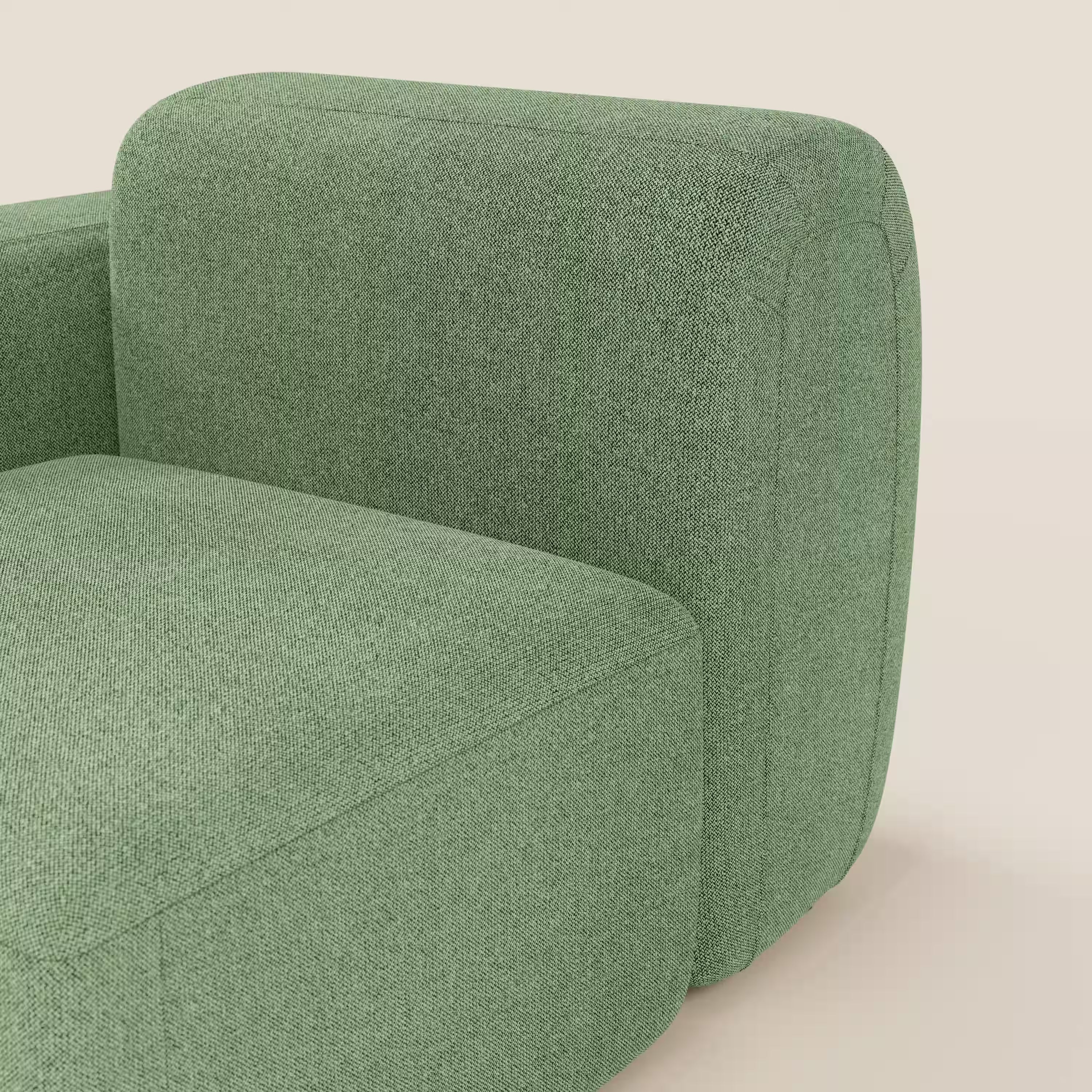 Primo piano di BonBon modulo terminale 105 cm sinistro o destro di Divani.Store in tessuto smacchiabile T23 menta, che mostra il bracciolo arrotondato e il cuscino di seduta dall'aspetto morbido e minimalista su uno sfondo beige chiaro.