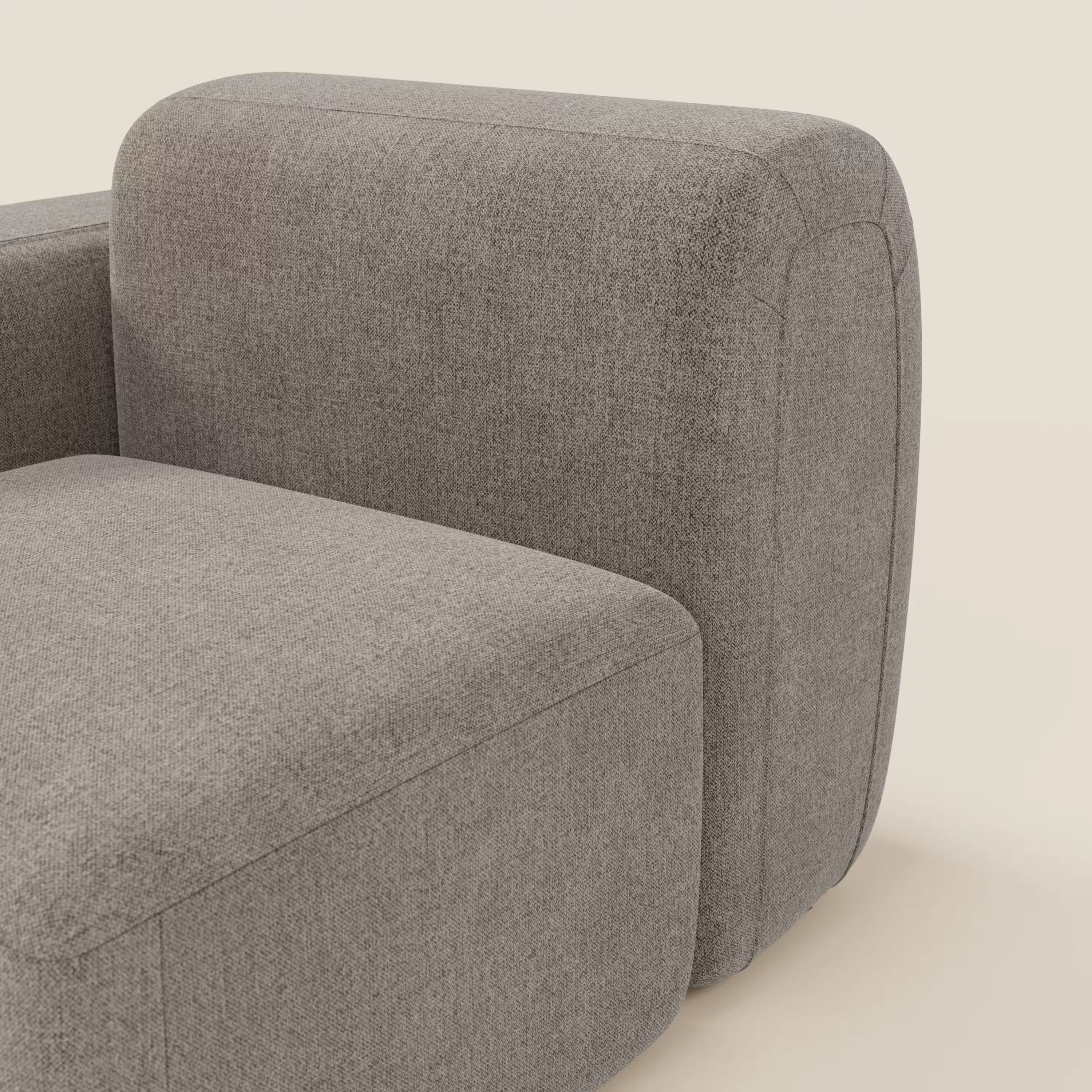 Un primo piano del modulo terminale BonBon 105 cm sinistro o destro di Divani.Store, caratterizzato da bordi morbidi e arrotondati e da linee pulite in tessuto smacchiabile T23 talpa, che ne evidenziano il design moderno e minimalista.