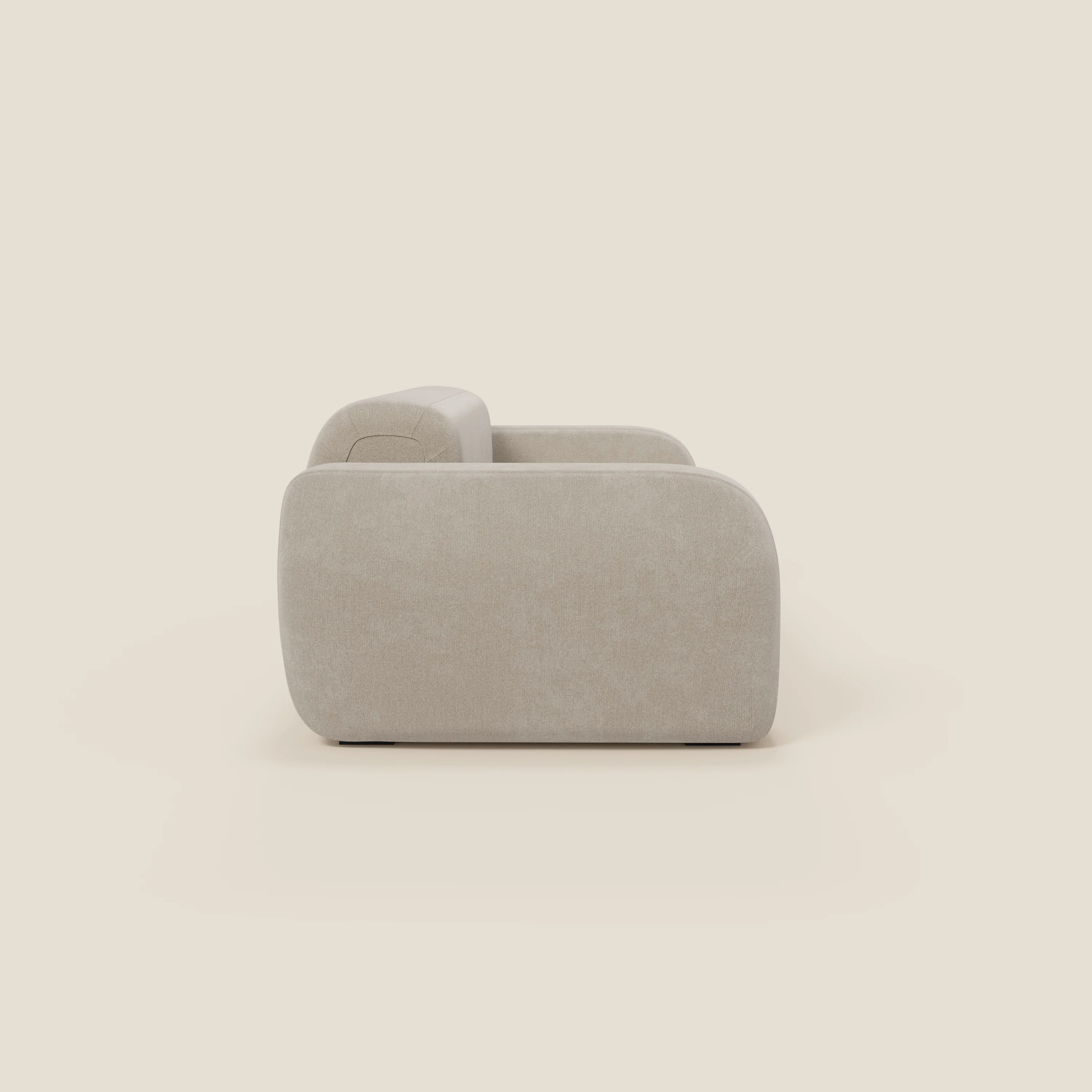 Il BonBon Divano modulare Lineare 220 di Divani.Store, con seduta unica in tessuto smacchiabile T23 panna, dona stile contemporaneo e funzionalità ad ogni stanza.