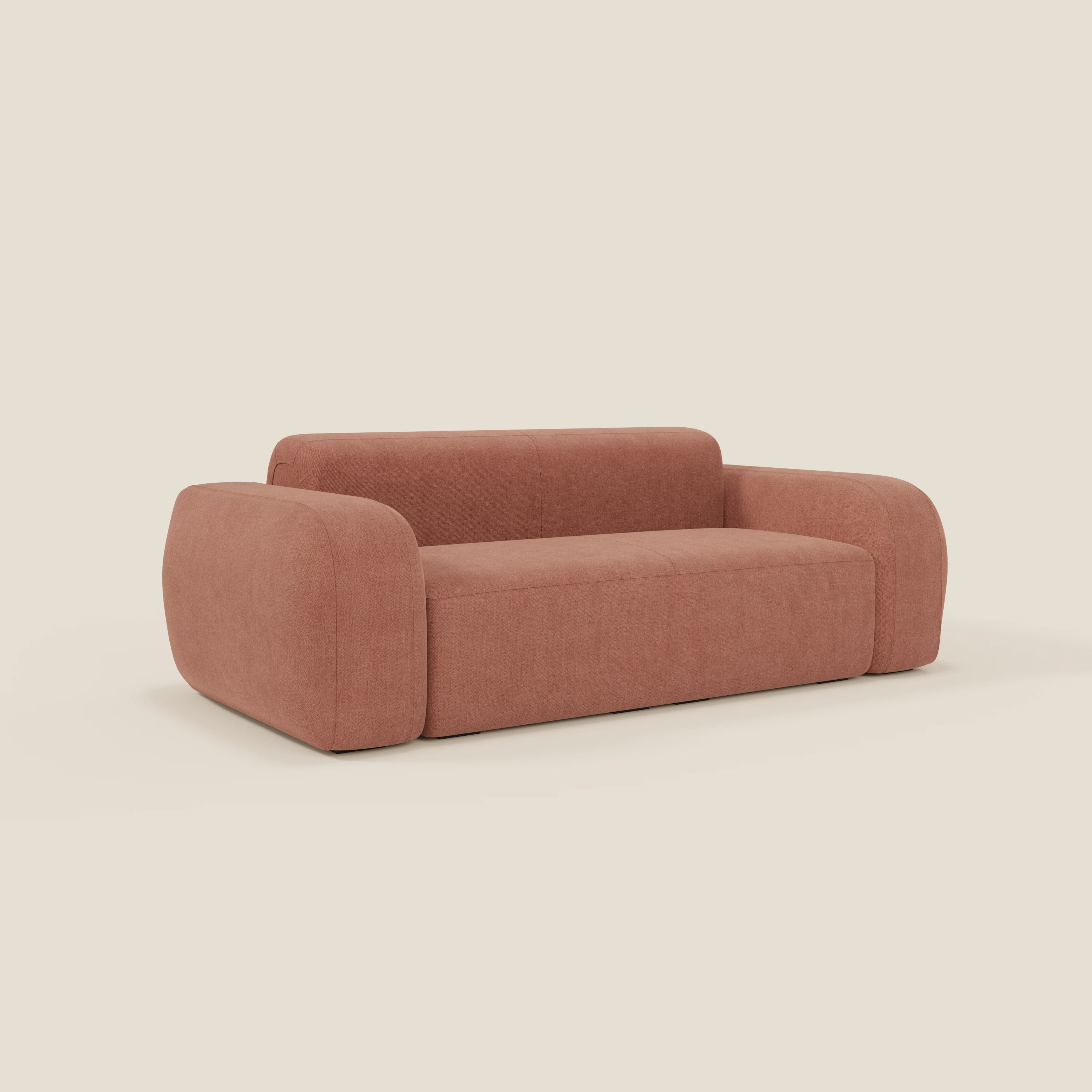 Il BonBon Divano modulare Lineare 220 di Divani.Store è caratterizzato da un design minimalista monoposto con braccioli e schienale arrotondati, rivestito in morbido tessuto T23 pesca antimacchia. La sua forma audace e bassa si staglia su uno sfondo beige chiaro.