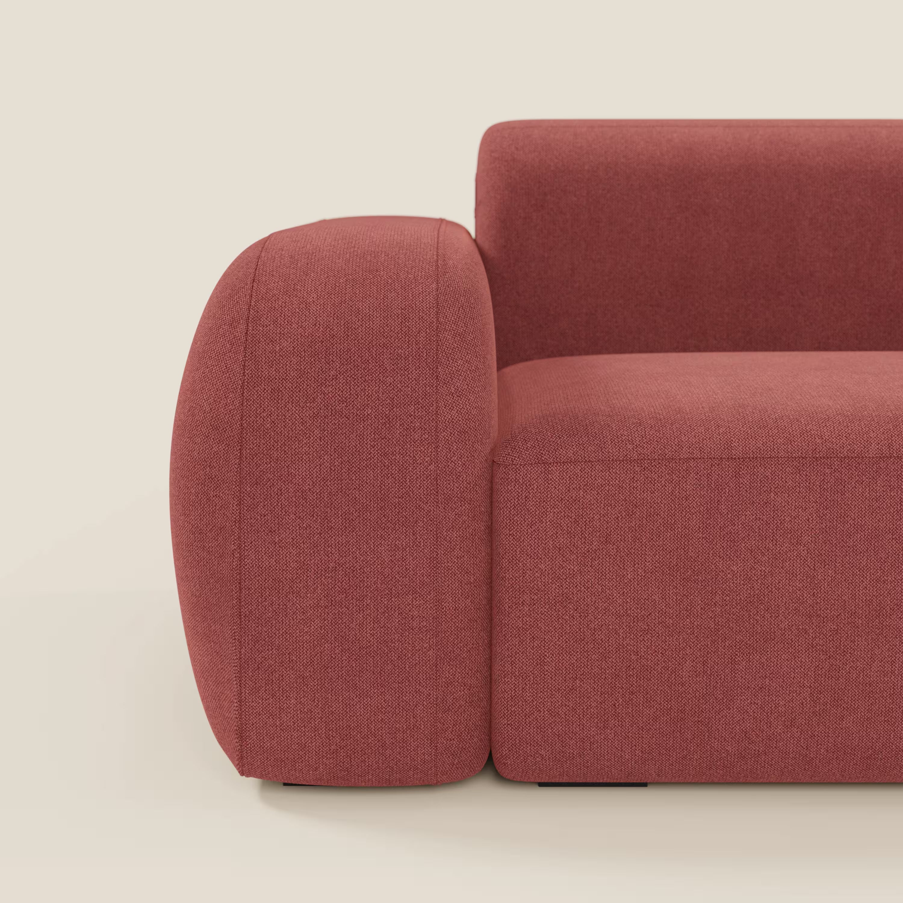 Un primo piano del BonBon Divano modulare componibile - Composizione Spaccamattone in tessuto smacchiabile T23 rosso ciliegia di Divani.Store ne evidenzia il design unico e le linee eleganti.