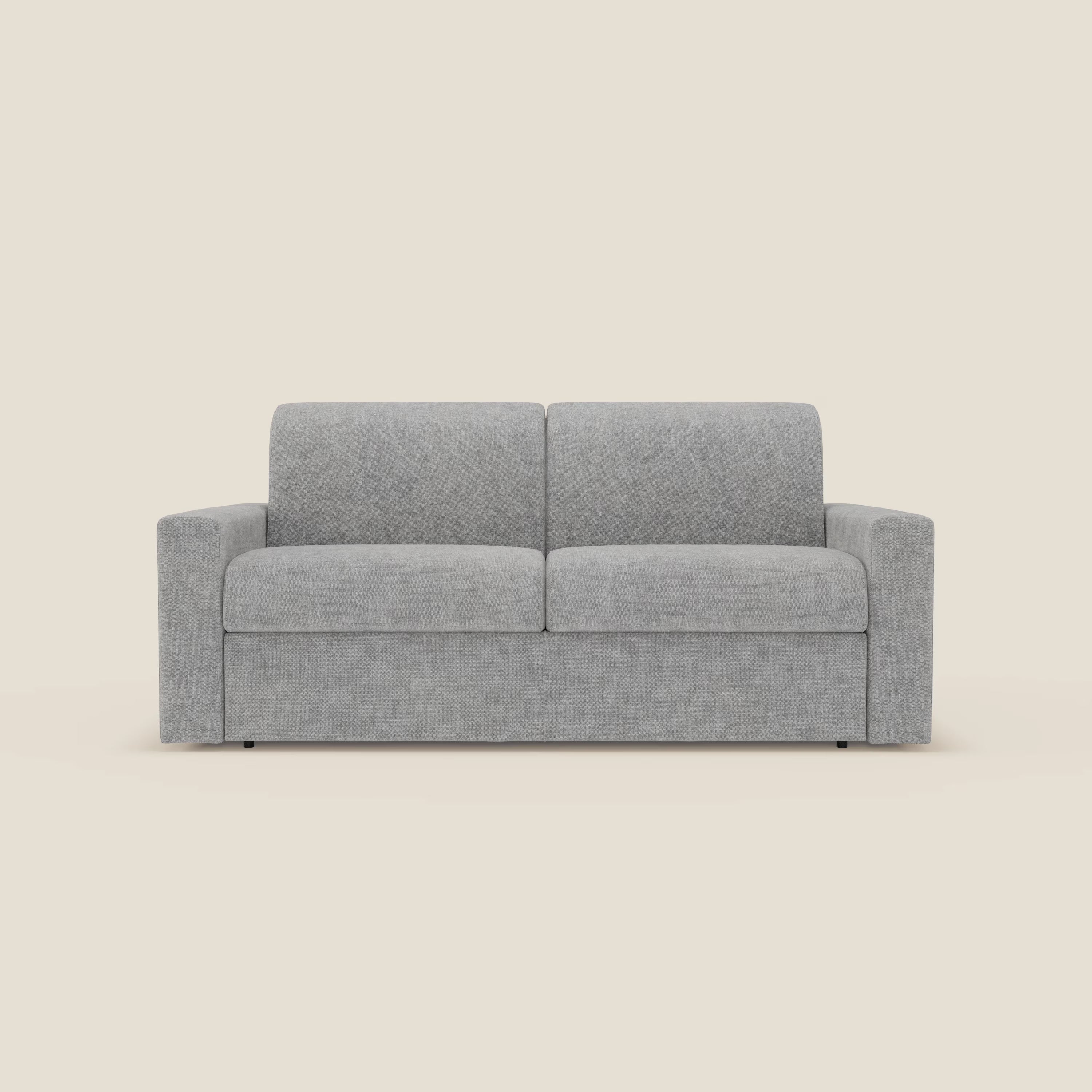 Il Divano letto matrimoniale Diomede in velluto easy clean T35 grigio di Divani.Store è caratterizzato da un design moderno e minimale con ampi braccioli e imbottitura sfoderabile, che offre un comfort elegante su uno sfondo beige.
