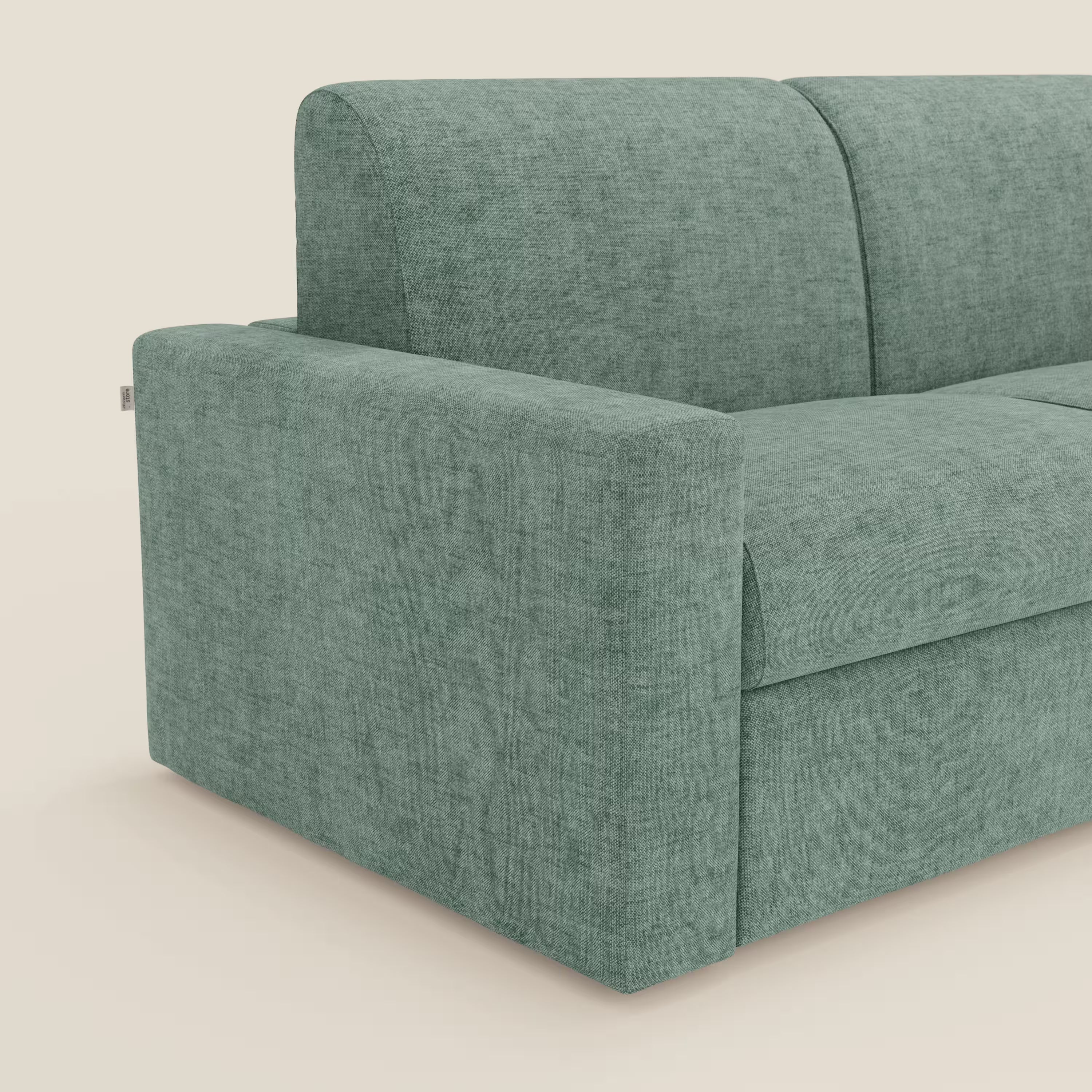 Un primo piano del Diomede Divano letto matrimoniale in velluto easy clean T35 verde acqua di Divani.Store, che mette in evidenza il design morbido e squadrato, la morbida imbottitura, il bracciolo sinistro e il materasso ad alta densità su uno sfondo color crema.
