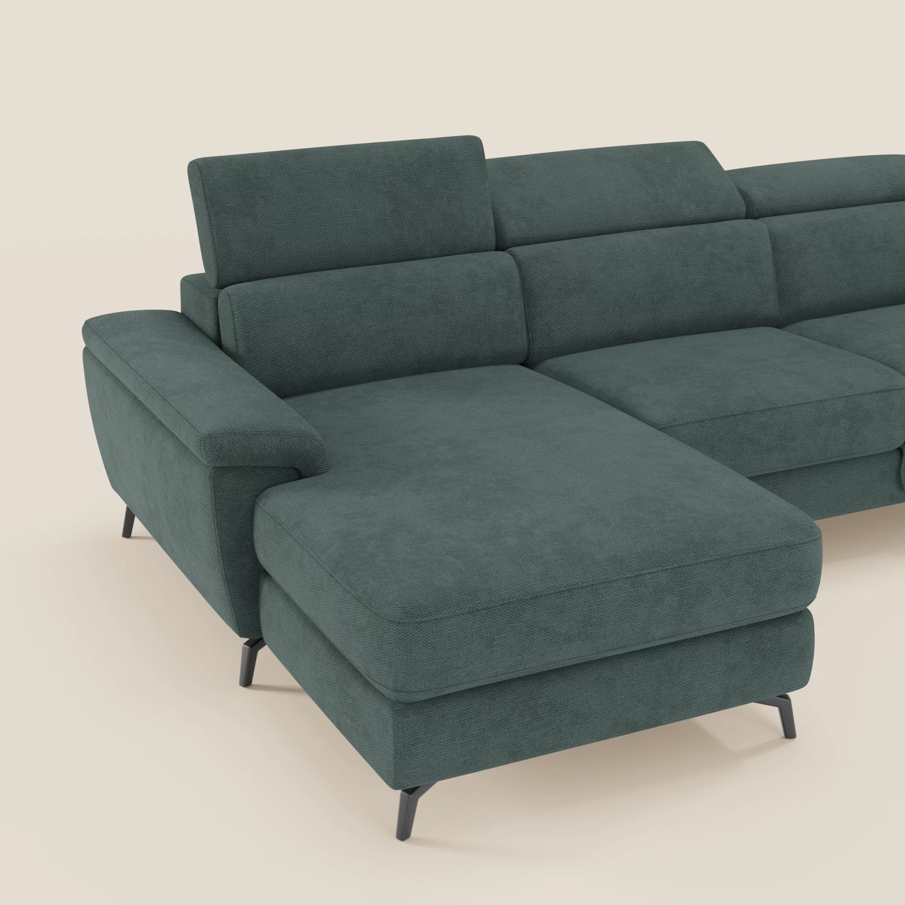 Estro Divano estraibile di Divani.Store è caratterizzato da tessuto impermeabile verde T14, chaise-longue sul lato sinistro, poggiatesta reclinabili, ampi braccioli imbottiti e gambe in metallo nero per un look contemporaneo.