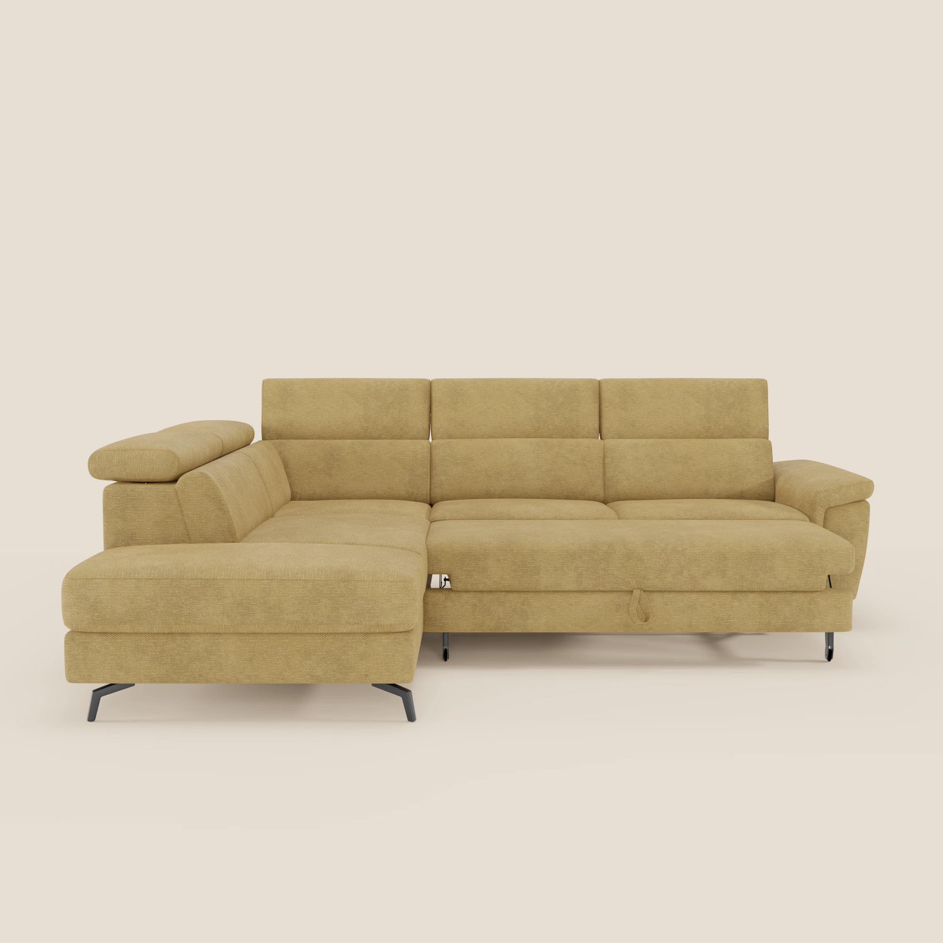Il divano angolare estraibile Estro Divano di Divani.Store vanta poggiatesta reclinabili, tessuto impermeabile T14 giallo e gambe angolari in metallo nero. Il suo look moderno spicca su uno sfondo beige semplice.