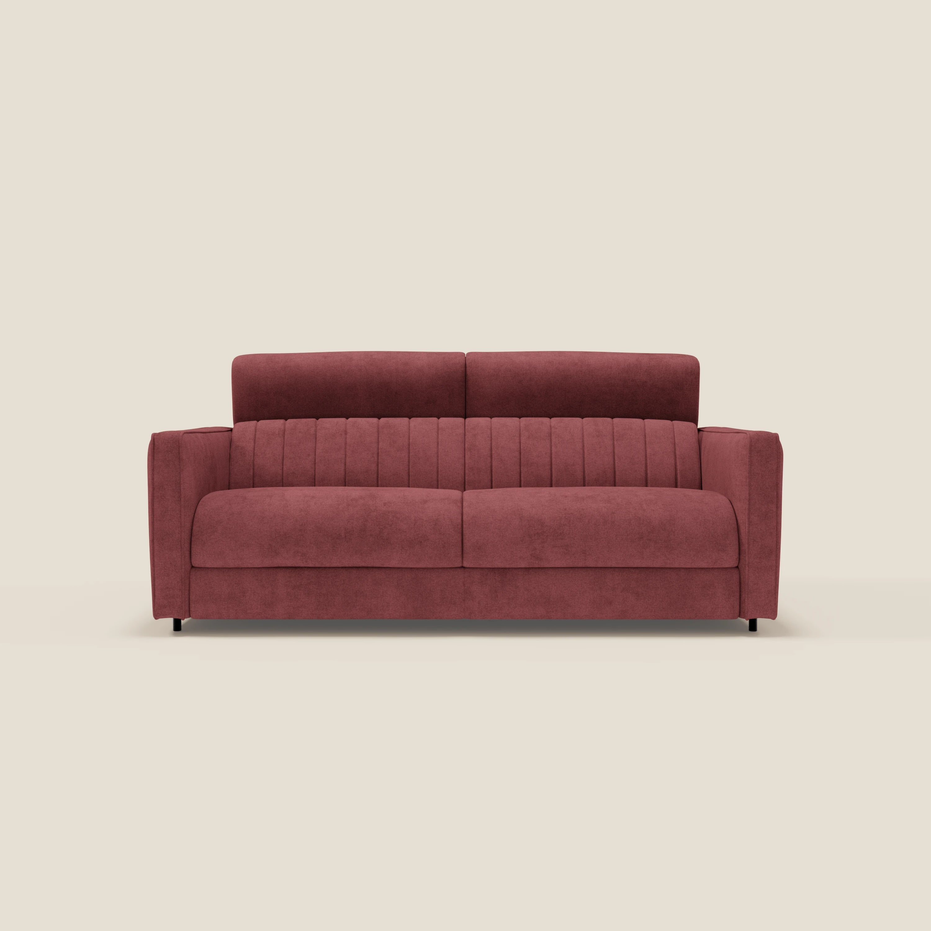 Il Nivon Divano letto moderno di Divani.Store è caratterizzato da un tessuto impermeabile T25 rosso, un materasso da 16 cm, poggiatesta e design moderno, con schienale verticale a piume e ampi braccioli su sfondo beige.