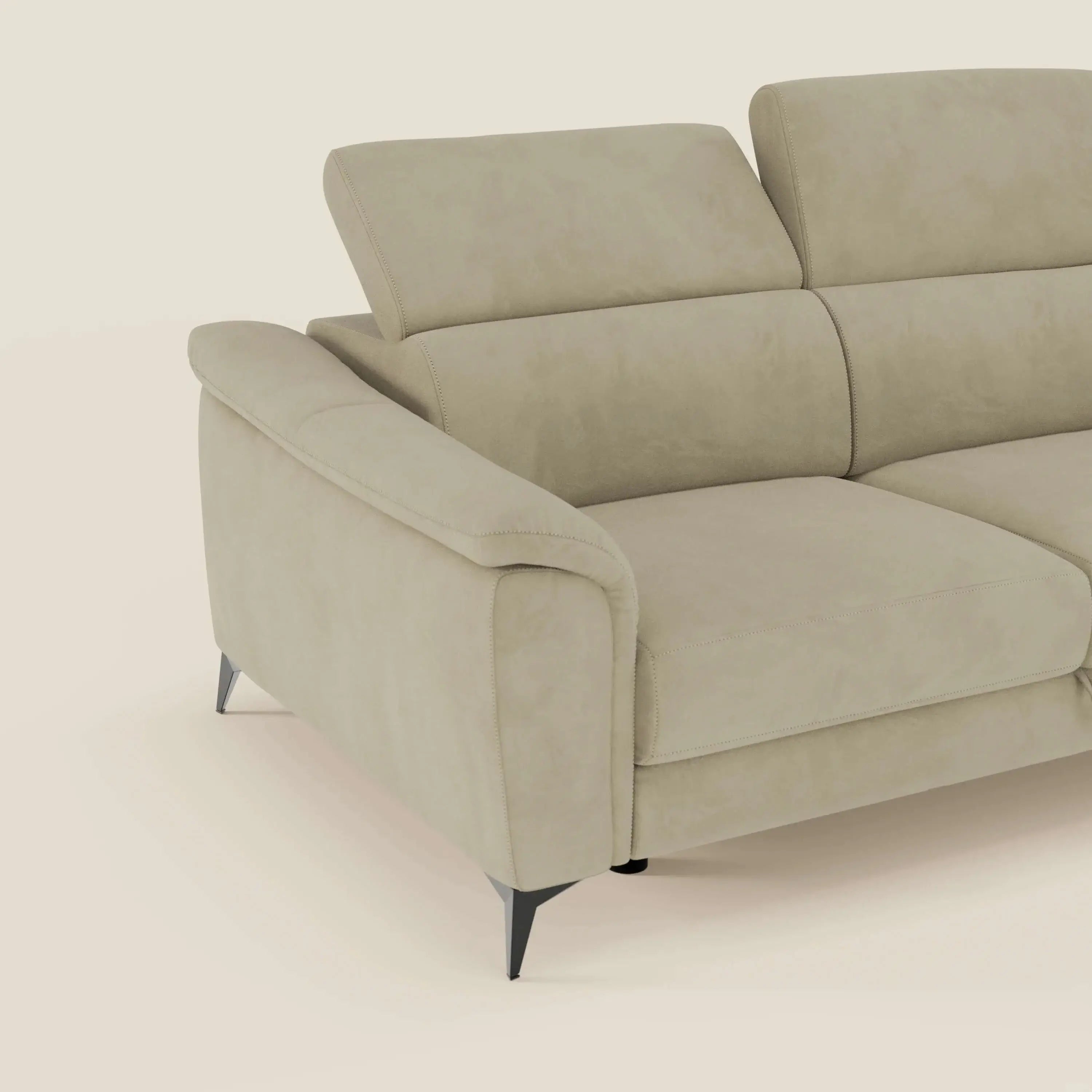Arcos 3-Sitzer-Sofa – hohe Füße und verstellbare Kopfstützen aus wasserabweisender Mikrofaser T11 beige