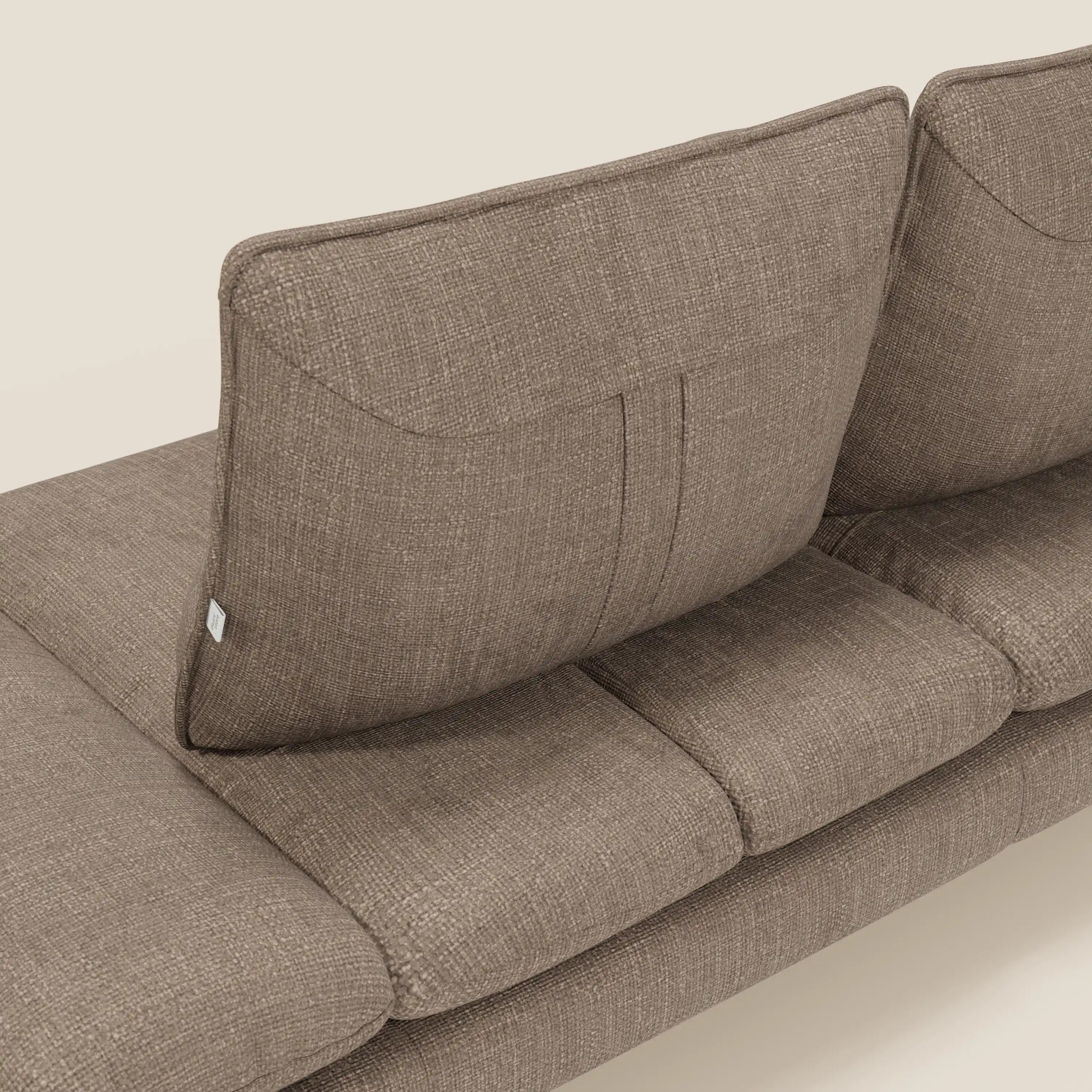 Ardex 3-Sitzer-Sofa mit verschiebbaren Rückenlehnen und verstellbaren Armlehnen aus weichem, wasserfestem Stoff T06 braun