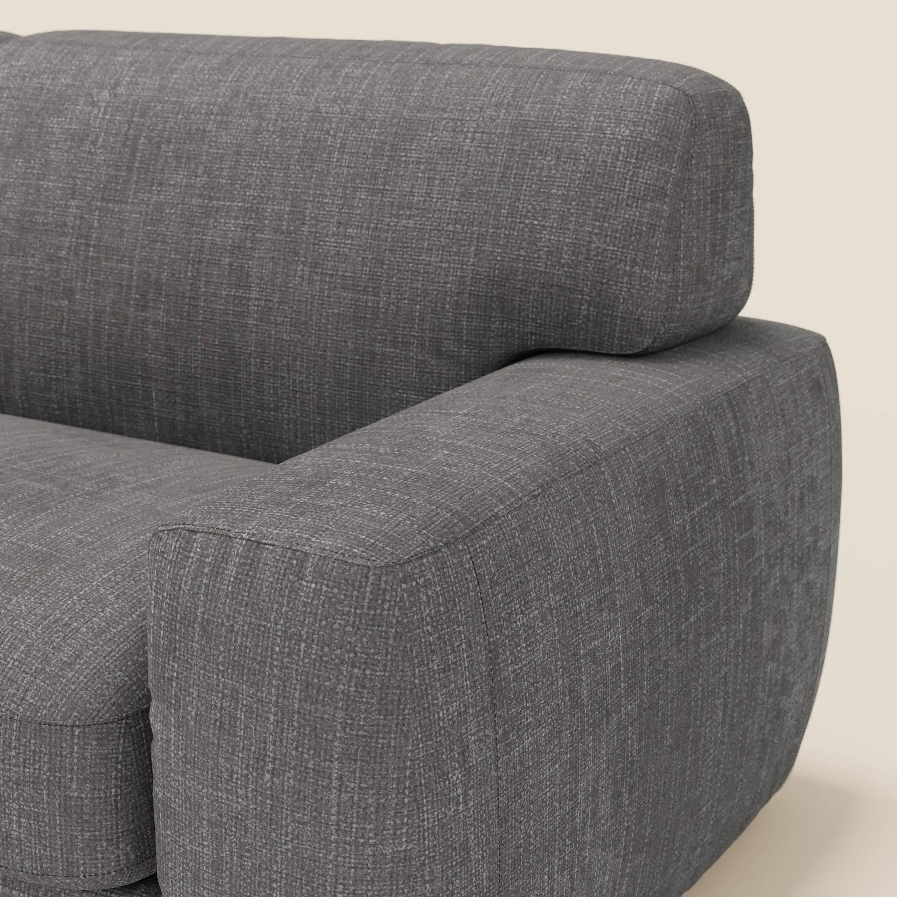 Primo piano del letto materasso Cloud Divano H17 cm di Divani.Store, caratterizzato da morbidi cuscini in tessuto impermeabile T06 antracite. Gli spessi braccioli e il design squadrato e minimalista lo rendono ideale per qualsiasi spazio abitativo contemporaneo.