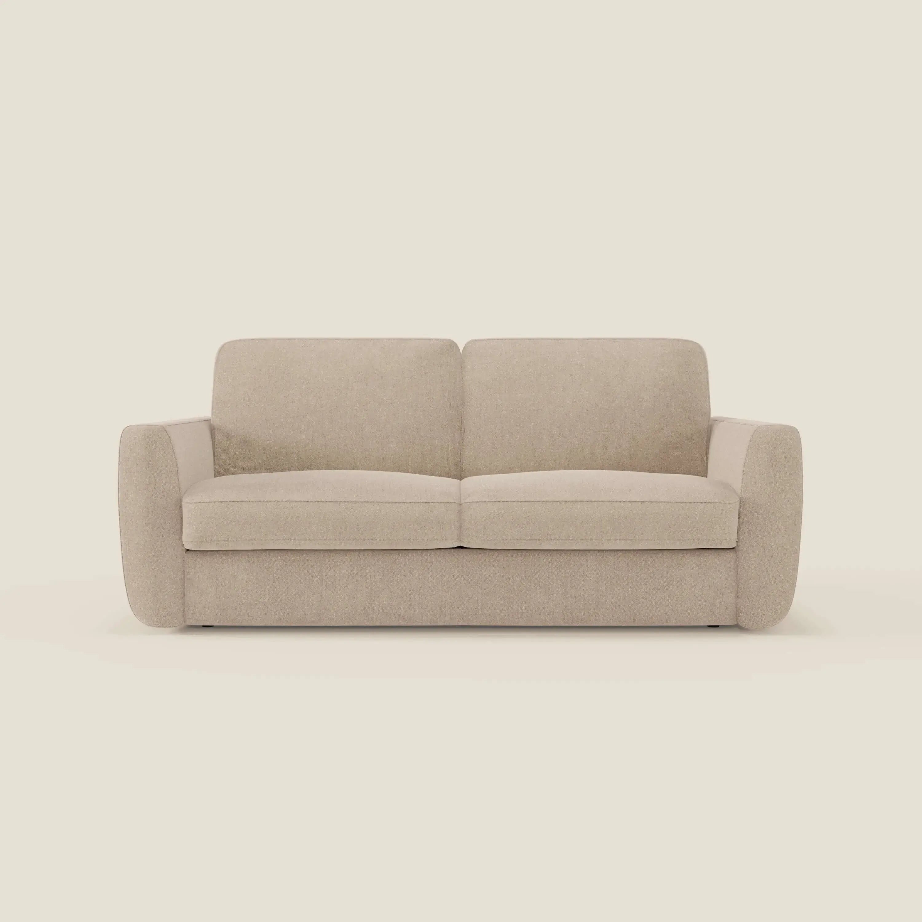 Il divano letto sfoderabile Leonida di Divani.Store, in tessuto Smacchiabile T23 beige, è un moderno due posti con braccioli arrotondati, cuscini in tessuto sfoderabile, meccanismo in acciaio rinforzato, materasso H18 cm e vano porta guanciali nascosto.