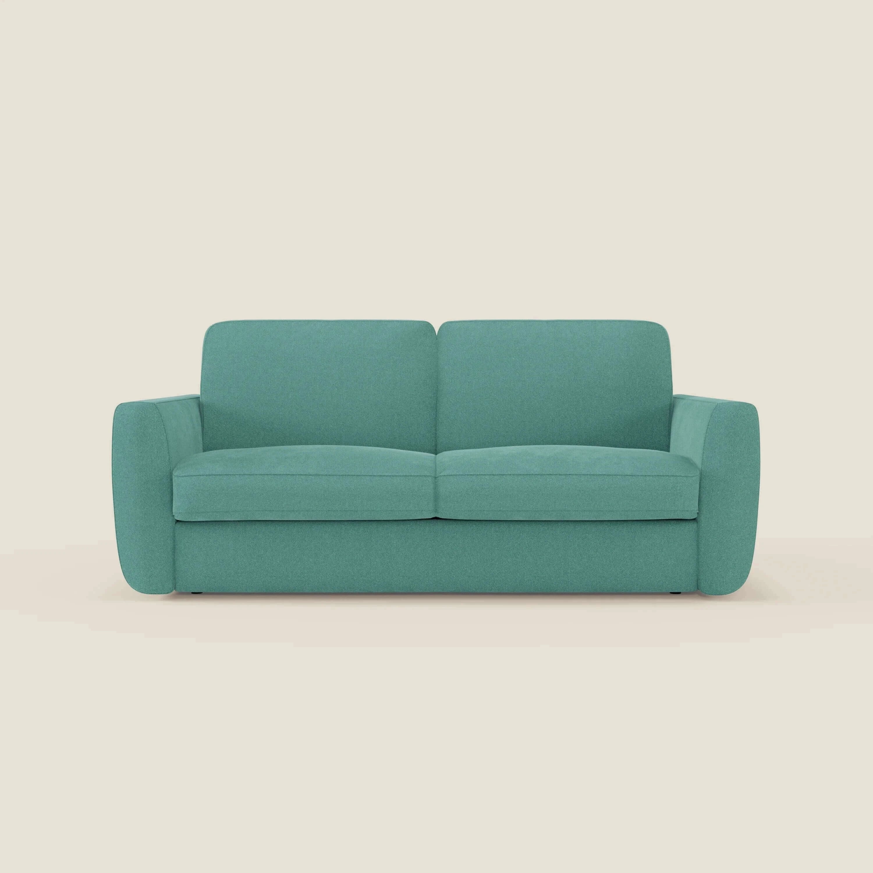 Il divano letto sfoderabile Leonida di Divani.Store in tessuto Smacchiabile T23 verde acqua è caratterizzato da una seduta morbida, ampi braccioli, bordi arrotondati, un design pulito senza gambe e un materasso H18 cm ad alta densità con vano portaguanciali.