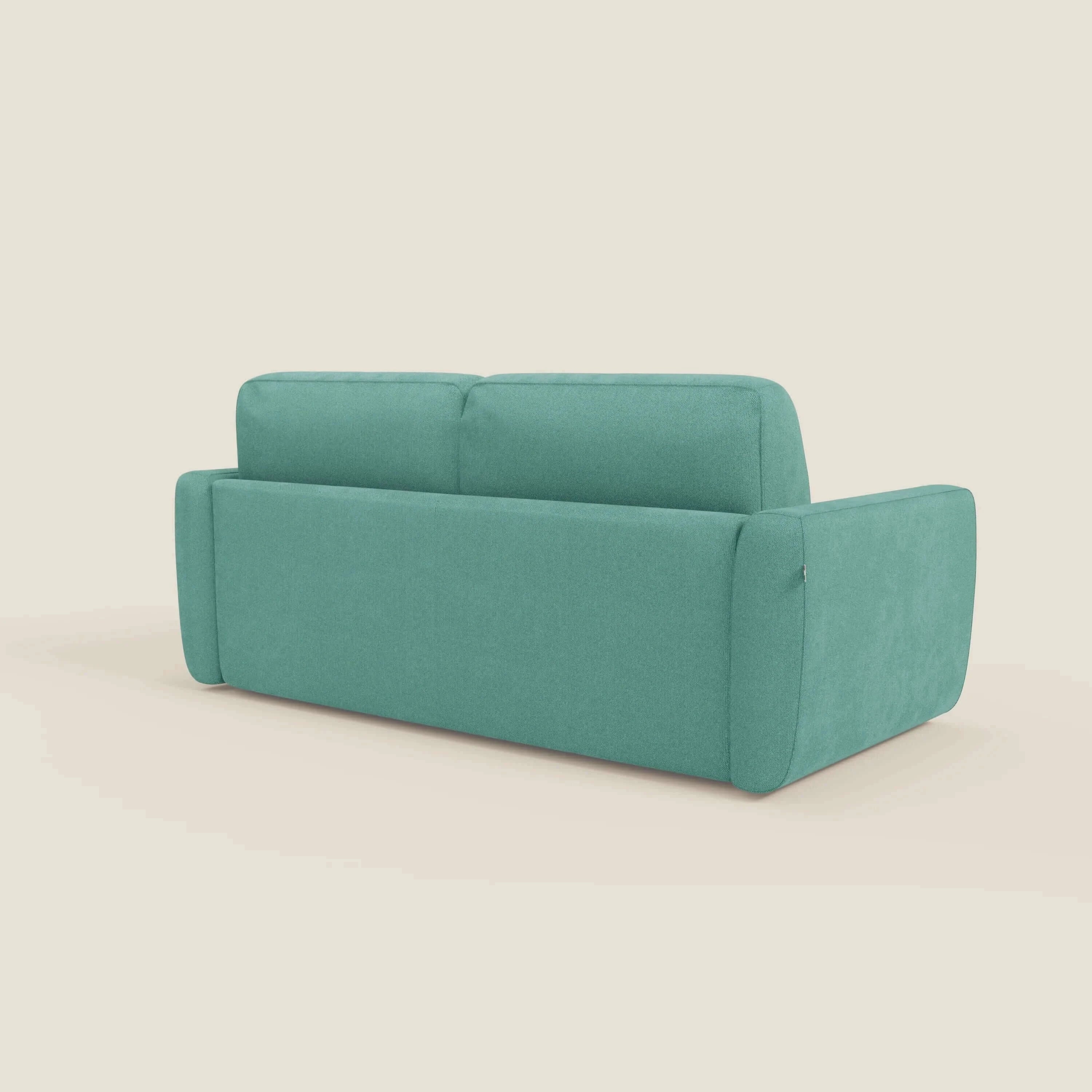 Il divano letto sfoderabile Leonida di Divani.Store in verde acqua T23 viene mostrato dal retro, evidenziando le sue linee moderne e pulite e i due cuscini imbottiti. Il design semplice non presenta gambe o decorazioni visibili, su uno sfondo chiaro.
