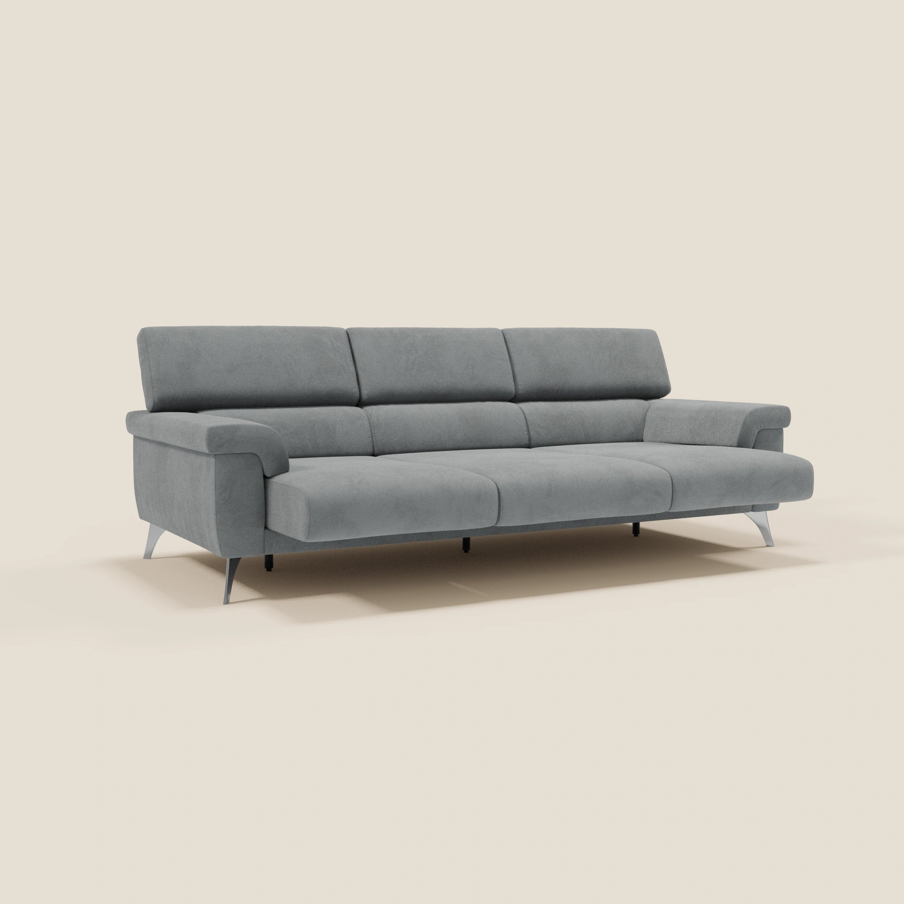 Il divano Raffaello di Divani.Store è caratterizzato da 3 sedute allungabili e poggiatesta reclinabili in microfibra grigia T11, facile da pulire, che unisce il design moderno all'artigianato italiano, ideale per le case contemporanee.