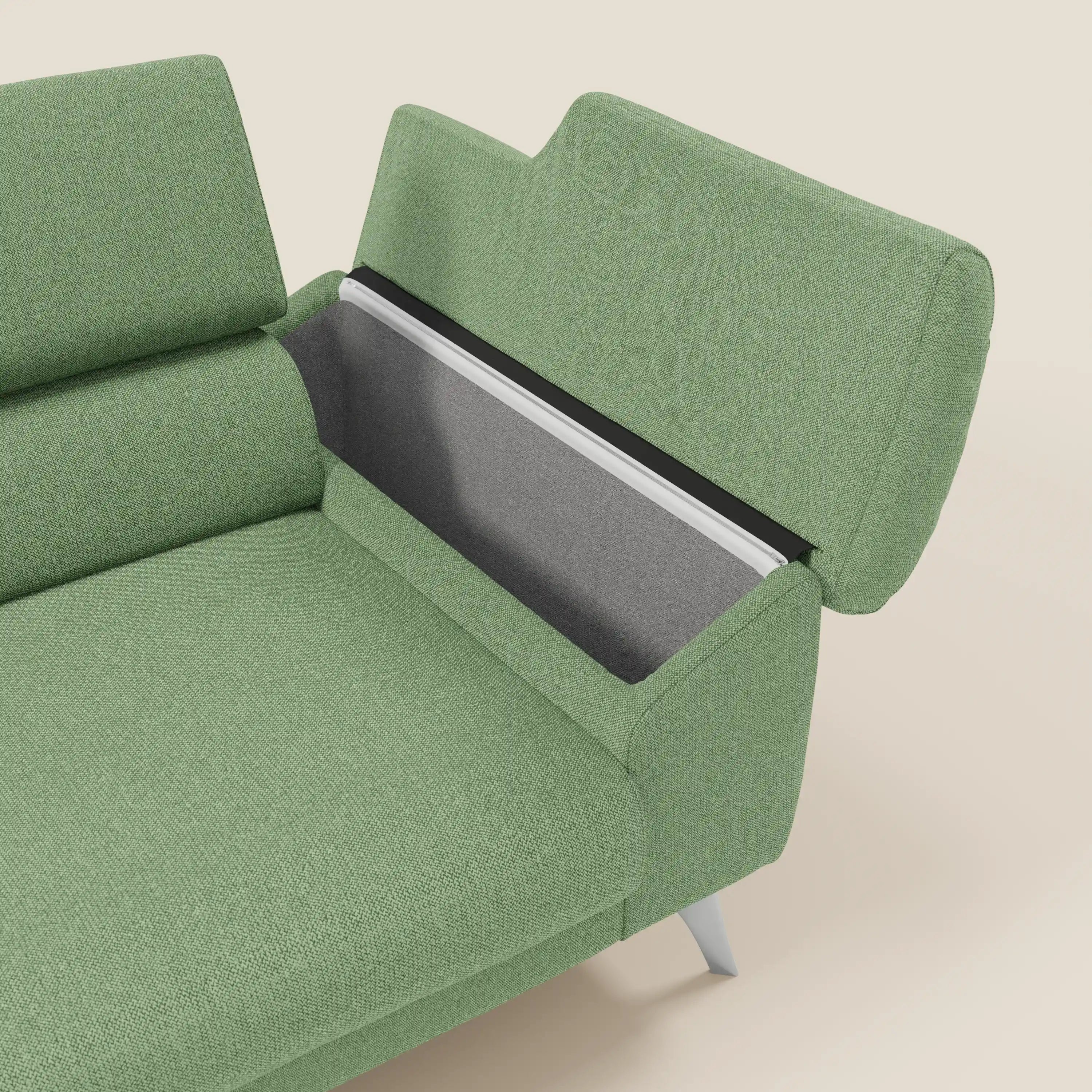 Il divano Donatello di Divani.Store in tessuto smacchiabile T23 menta è caratterizzato da sedute allungabili, braccioli contenitore, poggiatesta reclinabili, schienali angolati e gambe argentate.
