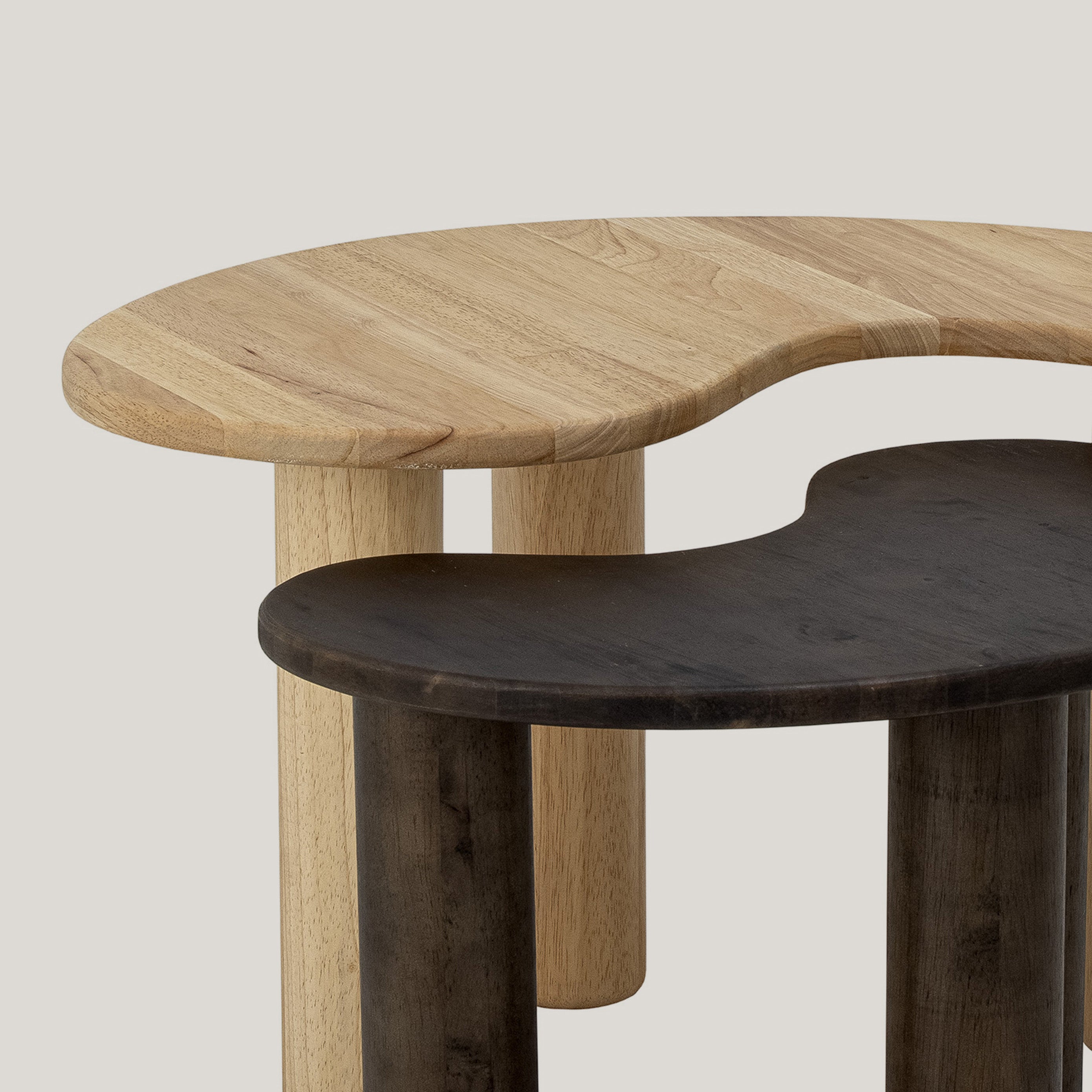 Luppa tavolino in legno naturale di caucciù dalla forma organica - divani.store