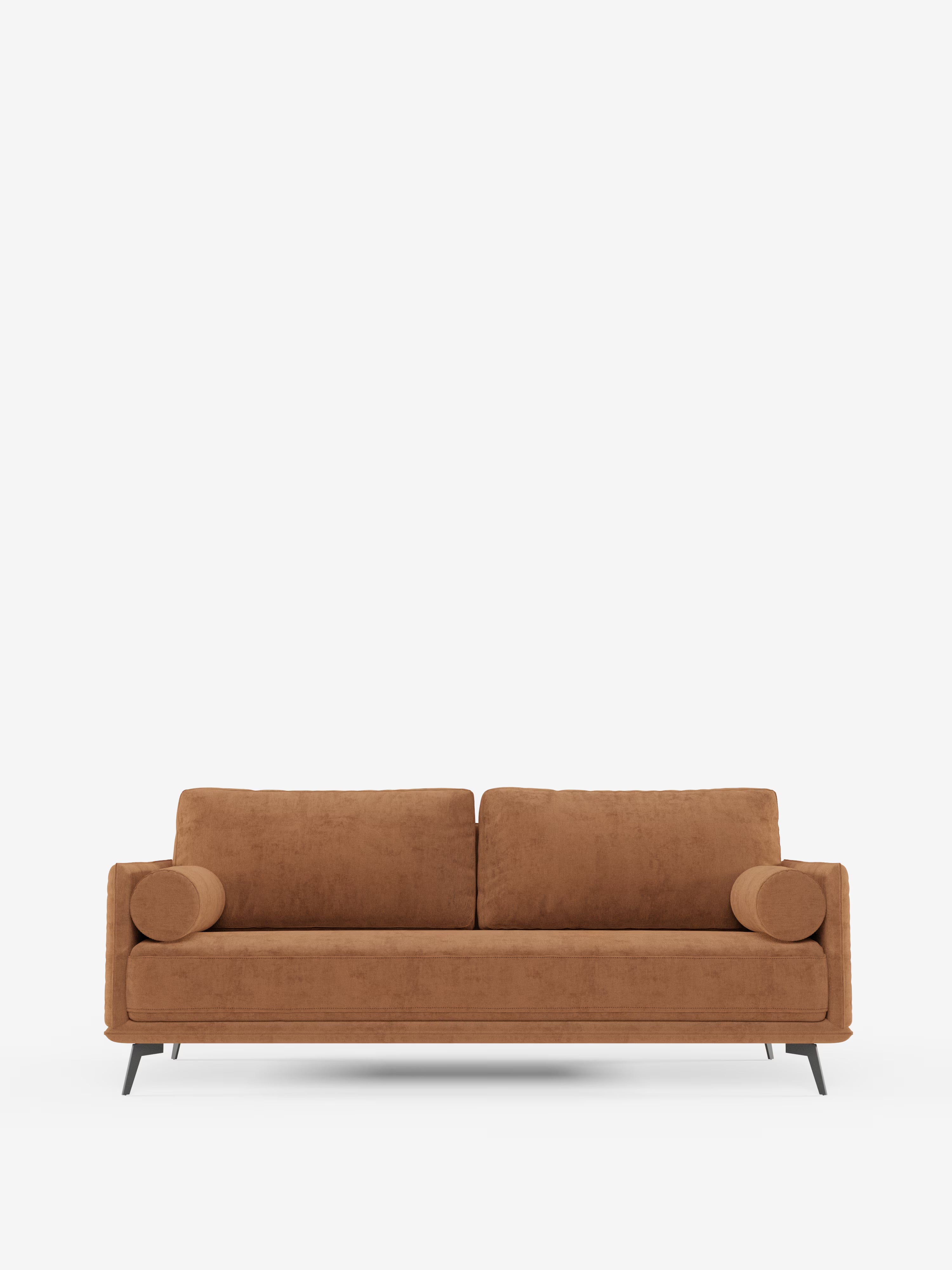 La linea di divani lineari Basalto a 2 o 3 posti di Divani.Store è caratterizzata da un unico cuscino di seduta, cuscini dello schienale rettangolari e due cuscini cilindrici. Questo divano in stile minimalista è sostenuto da gambe corte e inclinate in metallo nero ed è rivestito in tessuto smacchiabile T31, qui raffigurato su uno sfondo bianco a tinta unita.