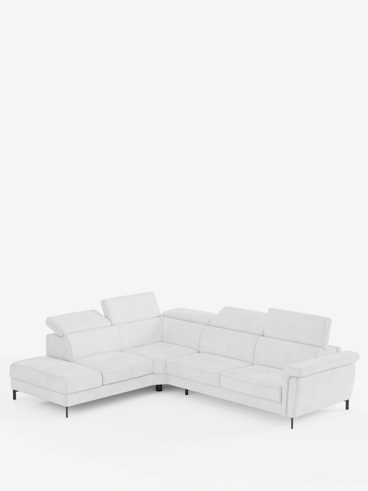 Vi presentiamo il divano letto angolare Capri di Divani.Store, un divano componibile contemporaneo a forma di L rivestito in tessuto vellutino T30 antimacchia (tessuto vellutino smacchiabile) di colore bianco. Questo moderno divano angolare è dotato di poggiatesta reclinabili, linee pulite ed eleganti, gambe corte nere e morbidi cuscini per il massimo comfort. Il design include una chaise longue sul lato sinistro e un materasso ad alte prestazioni integrato. Fotografato su uno sfondo bianco a tinta unita.