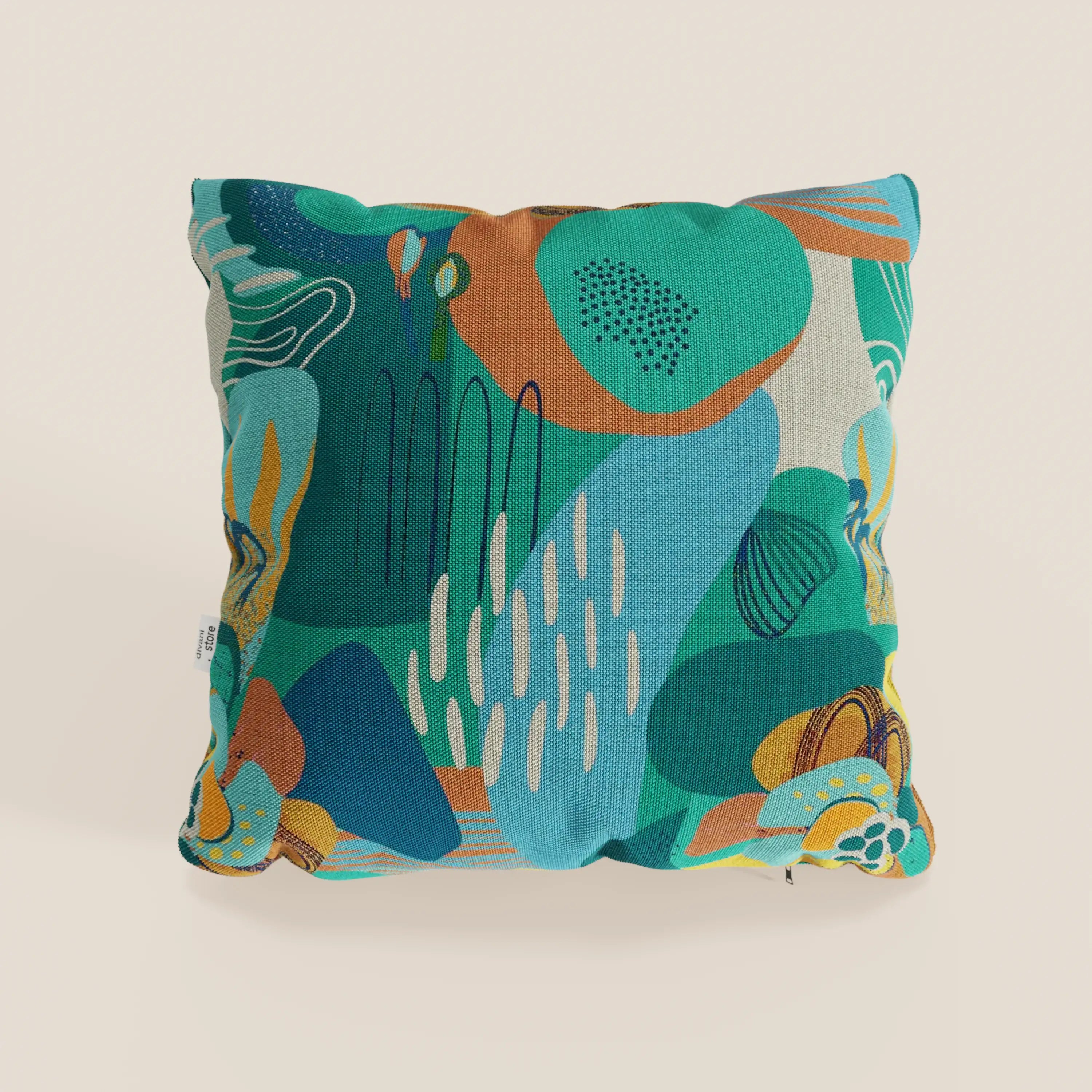 Il cuscino Joy collezione cuscino di Divani.Store è un cuscino quadrato, lavabile in lavatrice, in fresco cotone impermeabile con motivi astratti multicolore - verde, turchese, arancione e oro - su una resistente fodera color crema chiaro.