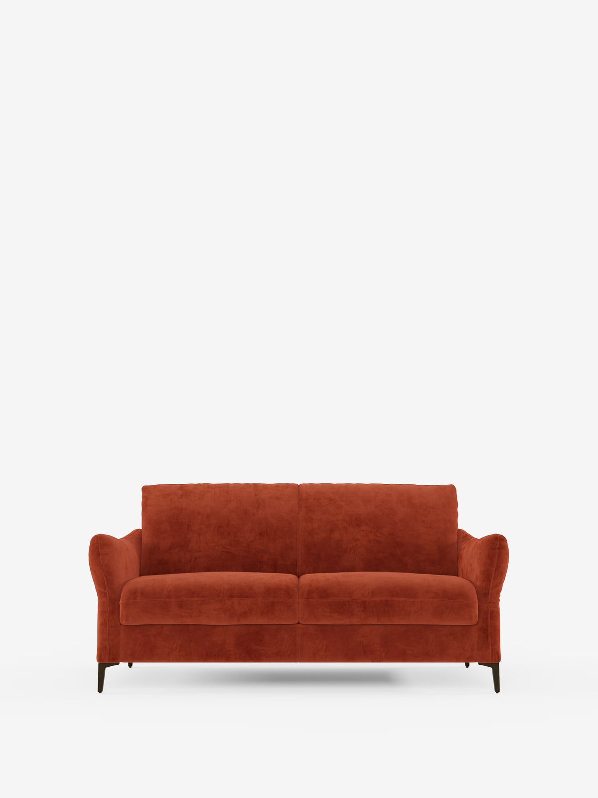 Il divano letto Dalia di Divani.Store, rivestito in un moderno tessuto in velluto T30 resistente alle macchie color arancio bruciato, presenta morbidi cuscini, braccioli leggermente svasati e gambe in legno scuro. Posizionato al centro su uno sfondo bianco a tinta unita e ispirato ai principi del design scandinavo (divano in stile scandinavo), questo versatile divano letto può ospitare comodamente da due a tre persone.