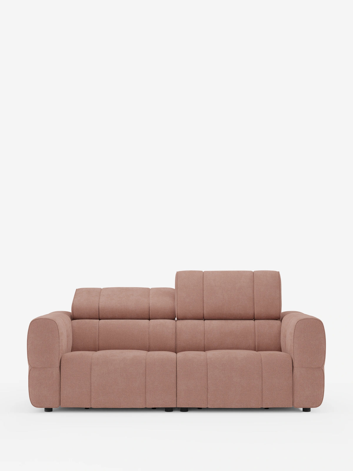 Un divano modulare Giotto a 3 posti, con poggiatesta reclinabili e funzione relax elettrica opzionale, rivestito in tessuto smacchiabile T23 color dusty rose, è raffigurato al centro su uno sfondo bianco; presenta braccioli imbottiti e un poggiatesta rialzato e regolabile.