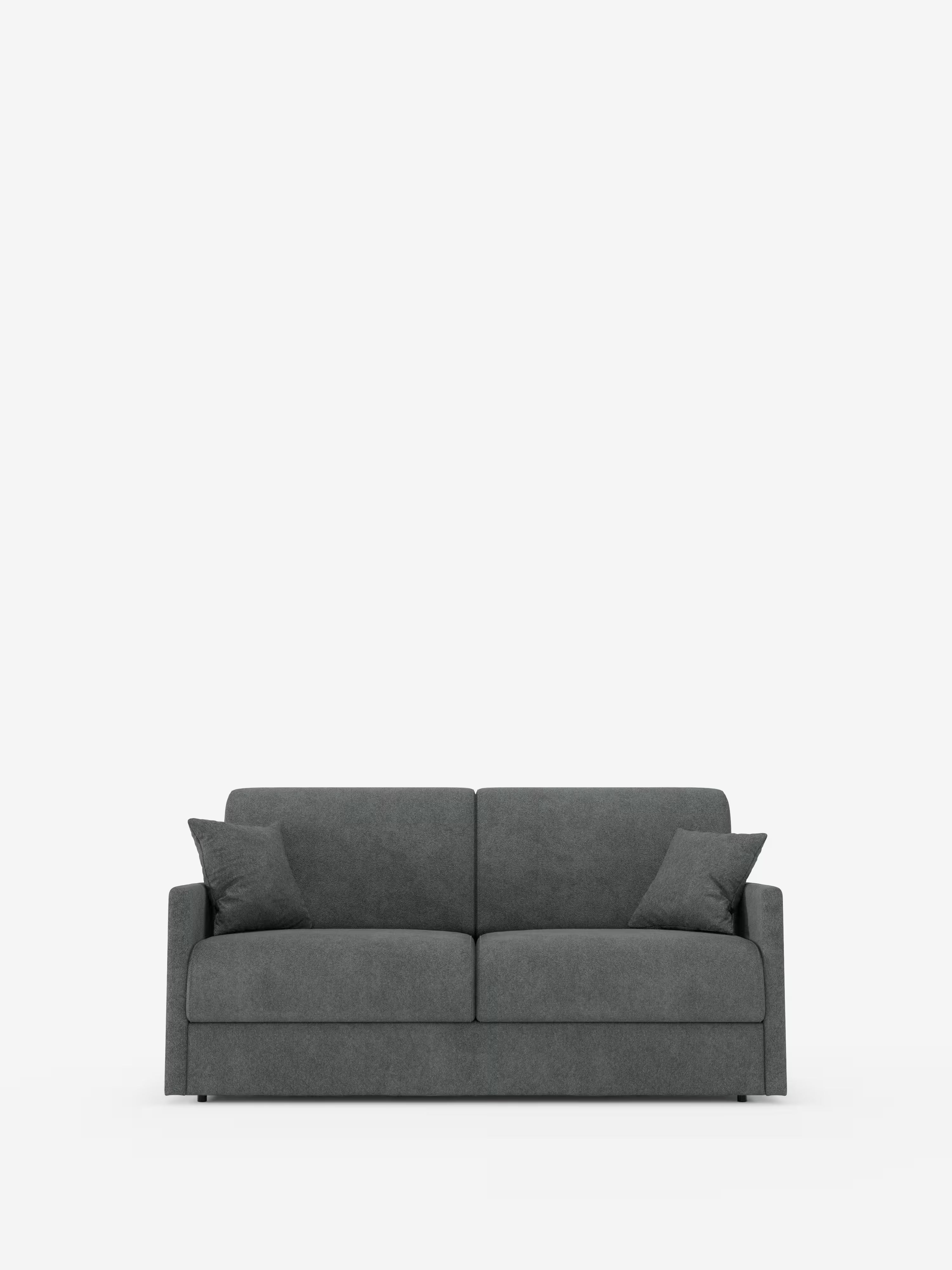 Un divano letto Tommy Divano contemporaneo, nei toni del grigio scuro, a 2 e 3 posti matrimoniale, di Divani.Store, rivestito in tessuto T33 simile al cotone e facile da pulire, dotato di due cuscini di seduta, due cuscini dello schienale abbinati e due cuscini decorativi quadrati. Il divano presenta braccioli dritti e un design semplice e minimalista, messo in risalto da uno sfondo bianco a tinta unita.