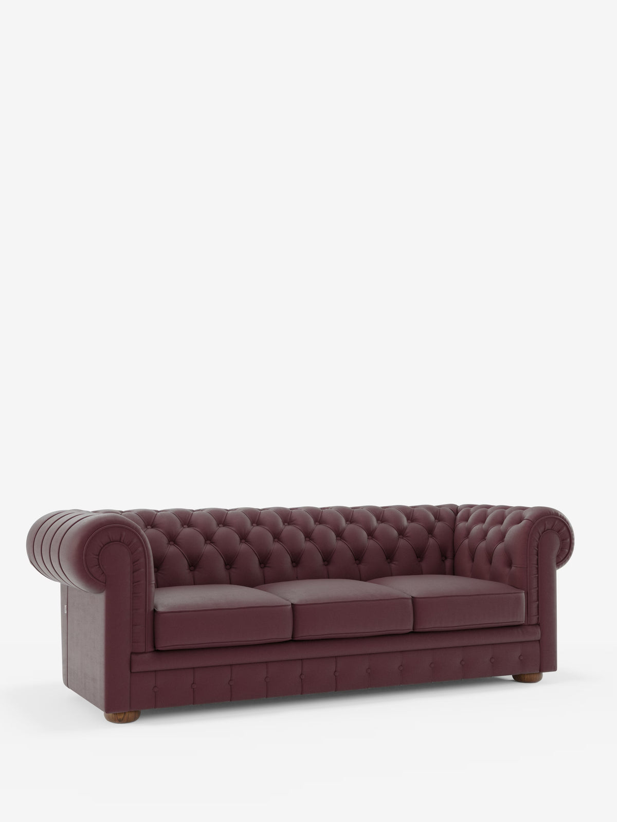 Un divano Chester 4 Posti 3 sedute color bordeaux in vera pelle – Chesterfield Capitonné Artigianale di Divani.Store con profonda trapuntatura a bottoni, braccioli arrotondati e tre cuscini di seduta. Questo divano realizzato a mano si caratterizza per la lavorazione artigianale, il rivestimento in vera pelle e i piedini in legno, presentato su uno sfondo bianco a tinta unita.