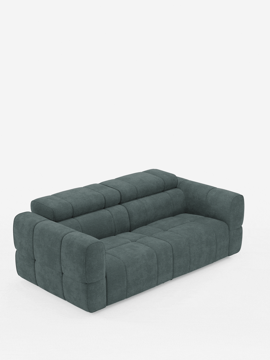 Una veduta dall'alto di un divano modulare Giotto a 3 posti di colore grigio scuro, caratterizzato da una trama cucita a motivi quadrati e da schienali bassi su uno sfondo bianco a tinta unita, esempio di design contemporaneo.