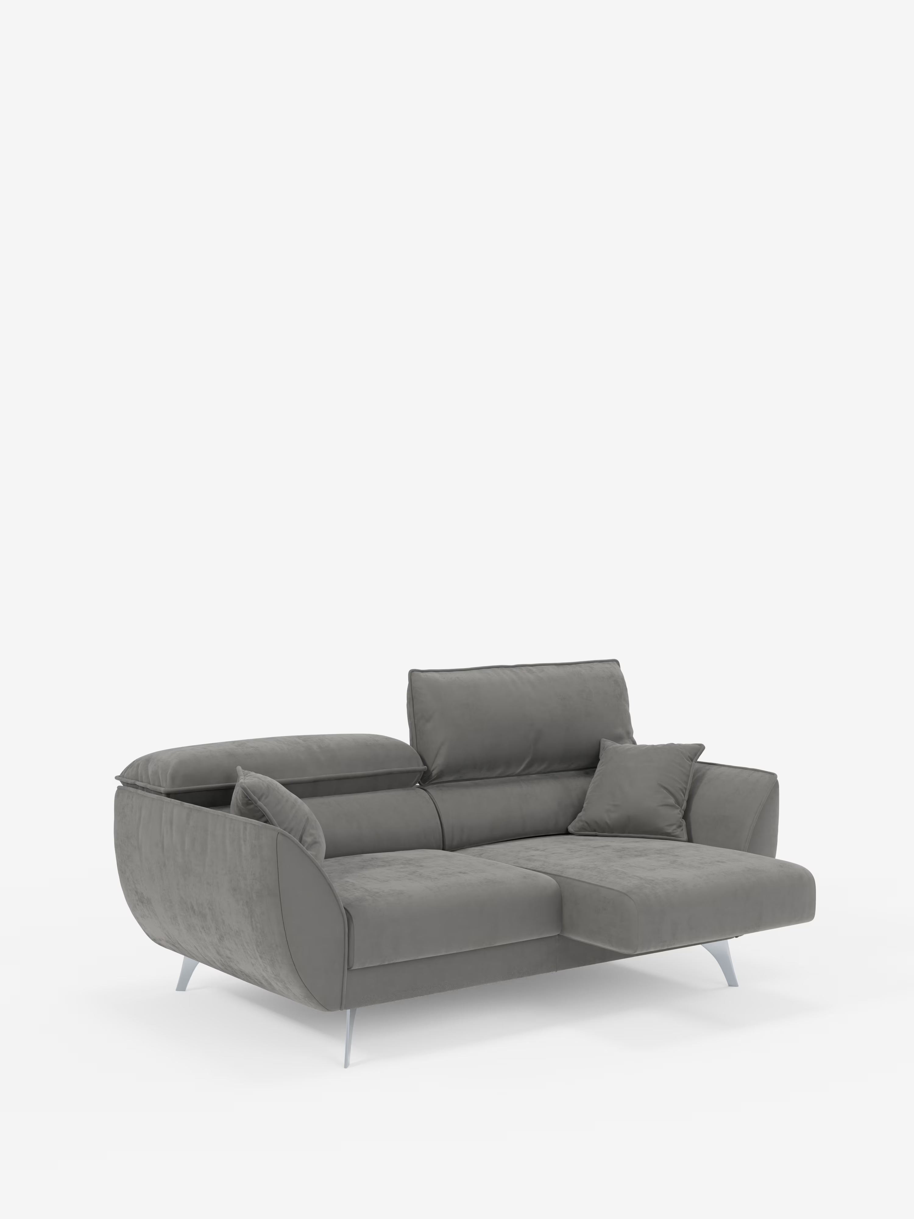 Il divano Michelangelo a 2 e 3 posti di Divani.Store è dotato di schienali regolabili (poggiatesta reclinabili), elegante tessuto T30 grigio antimacchia e gambe angolari in metallo. Con braccioli morbidi e arrotondati, linee dal design contemporaneo e due cuscini decorativi abbinati, questo divano moderno unisce un look minimalista a un comfort versatile grazie alle sue sedute allungabili, perfette per qualsiasi ambiente. Fotografato su uno sfondo bianco a tinta unita.
