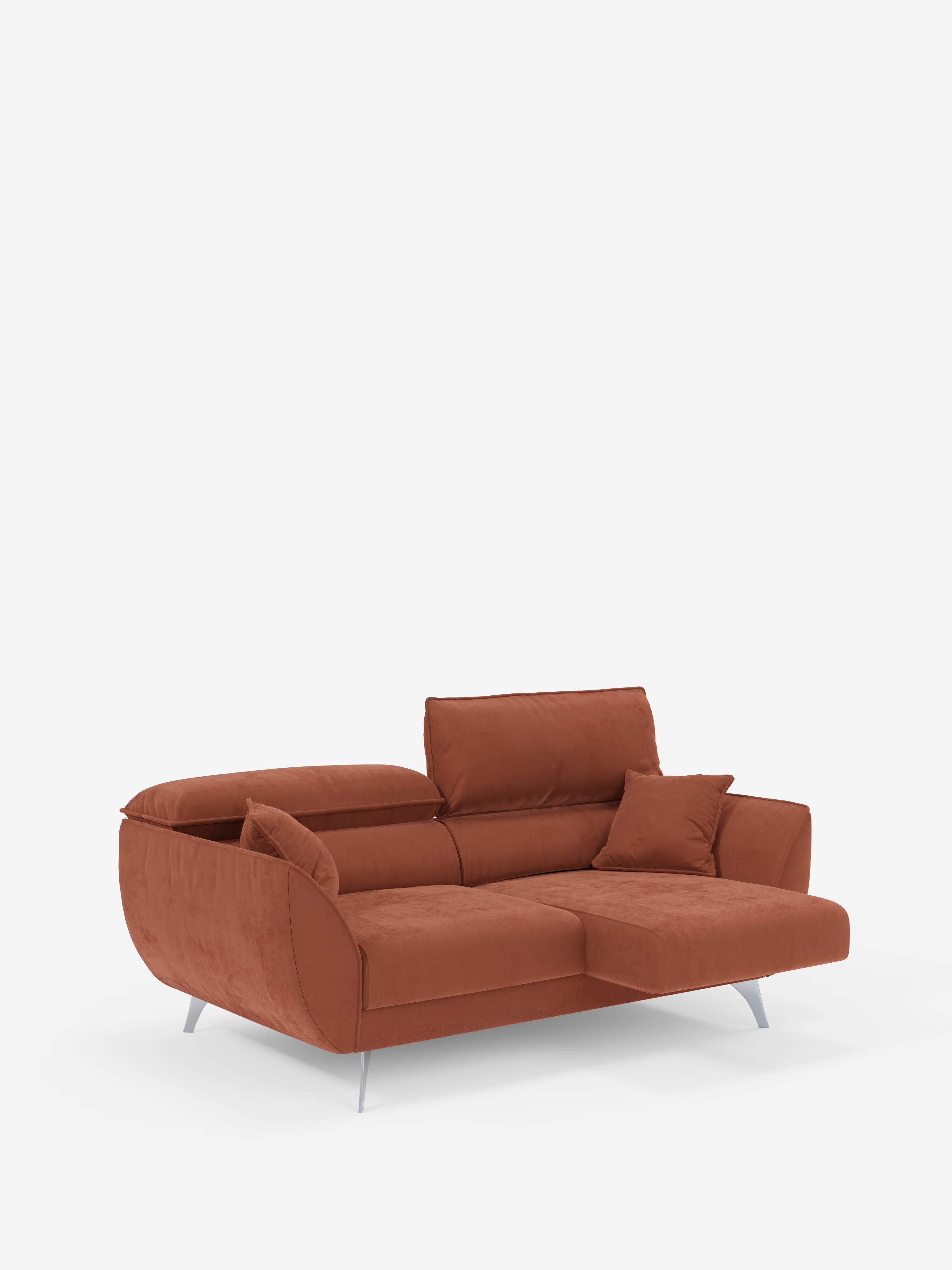 Il divano Michelangelo a 2 e 3 posti di Divani.Store presenta un rivestimento in tessuto T30 color ruggine e resistente alle macchie, gambe sottili in metallo, poggiatesta reclinabili e regolabili, sedute estensibili ed è dotato di due cuscini coordinati. Questo elegante divano dal design moderno è perfetto per gli spazi abitativi contemporanei.