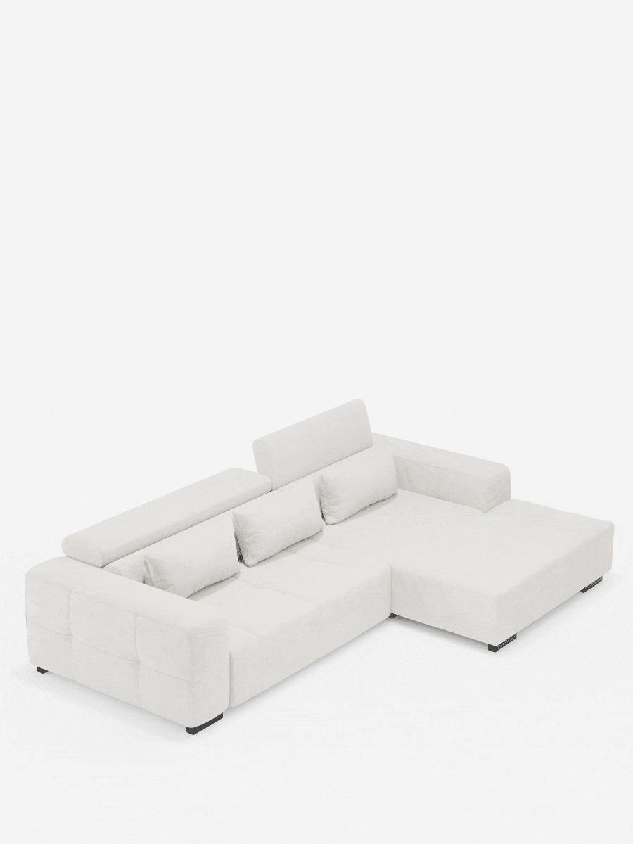 Il divano angolare con penisola e funzione relax elettrica per l’allungamento delle sedute “Monarch” di Divani.Store è un divano componibile bianco, moderno e minimalista, dotato di poggiatesta reclinabili e tre cuscini quadrati. Il lato destro si estende verso l’esterno formando una chaise longue (divano con penisola), mentre il lato sinistro presenta un ampio bracciolo. Rivestito in morbido tessuto T31 antimacchia, questo elegante divano si distingue su uno sfondo bianco a tinta unita.