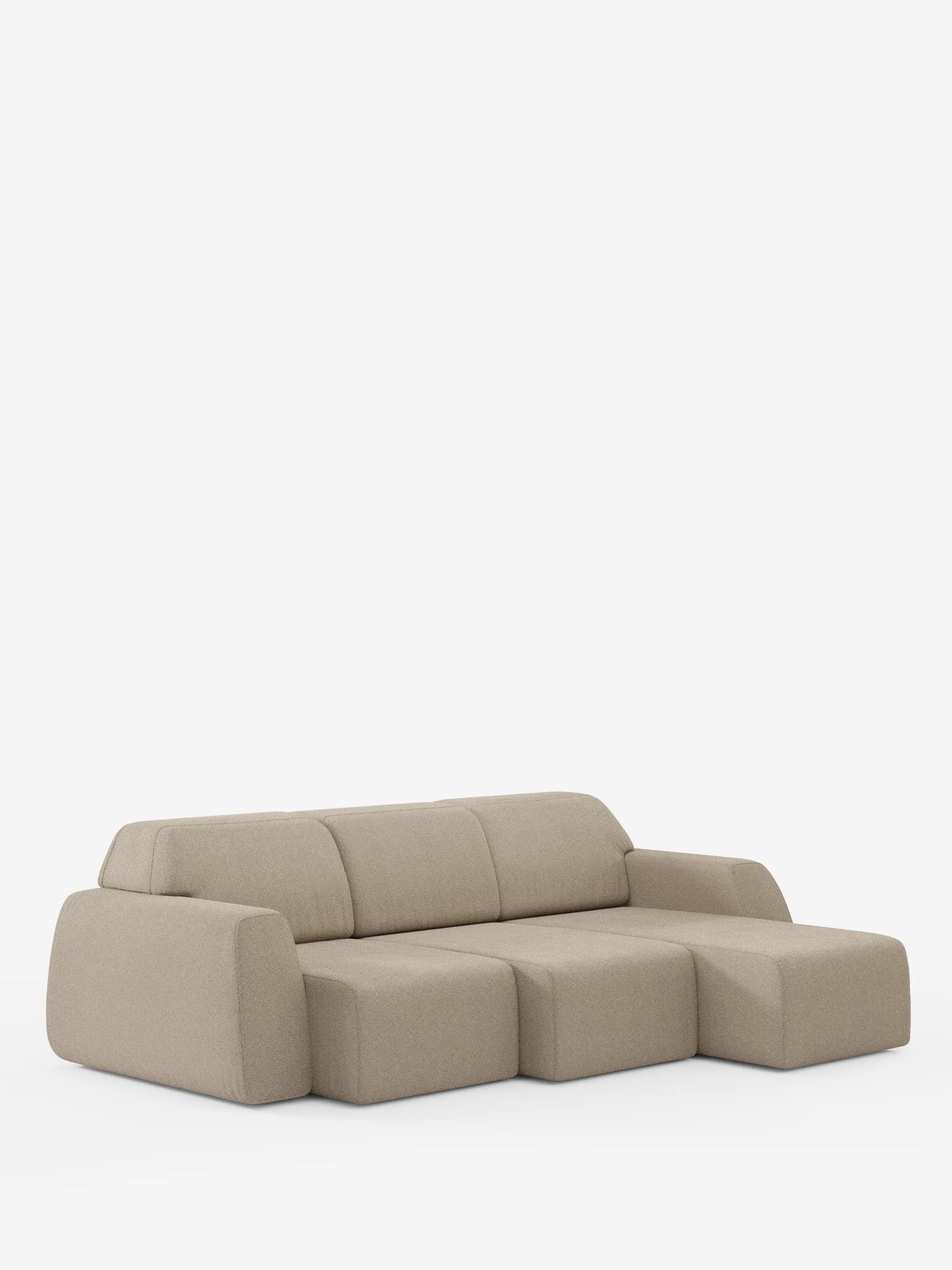 Il divano angolare Orbit di Divani.Store presenta un moderno rivestimento in tessuto beige con finitura antimacchia effetto cotone (T33). Vanta braccioli bassi e arrotondati e tre morbidi cuscini di seduta, mentre sul lato destro è presente una chaise longue allungata, che crea una versatile penisola reversibile per spazi abitativi flessibili. Tutte le sedute sono estraibili e il design minimalista è esaltato da superfici lisce e linee pulite, qui raffigurate su uno sfondo bianco.