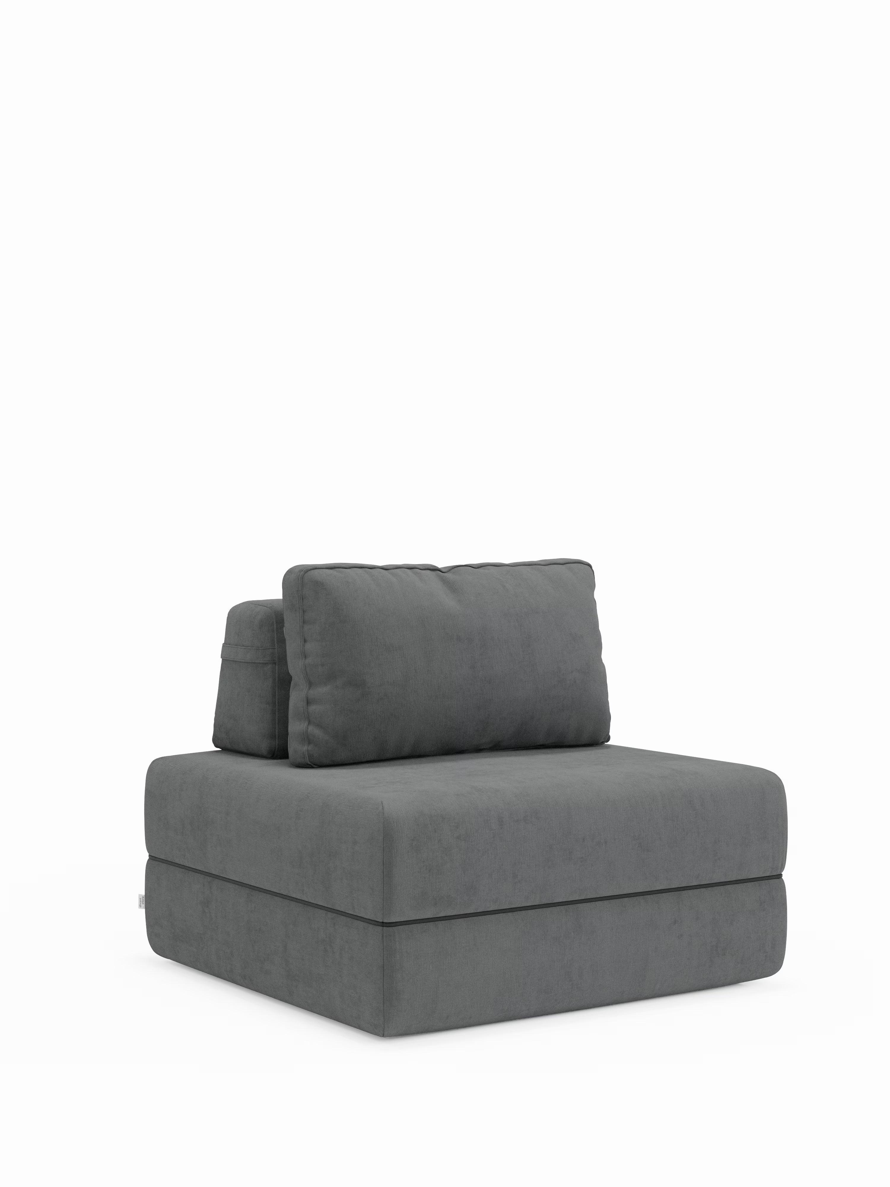 Una poltrona letto Rift grigia in stile contemporaneo di Divani.Store, caratterizzata da un design senza braccioli in tessuto T31 antimacchia, uno schienale morbido e reclinabile e una seduta squadrata e spessa con un materasso in memory foam alto 24 cm, è raffigurata su uno sfondo bianco a tinta unita. Le sue linee minimaliste e la seduta generosamente ampia offrono stile e comfort: una soluzione salvaspazio ideale per le case moderne che danno importanza sia all’estetica che alla funzionalità.
