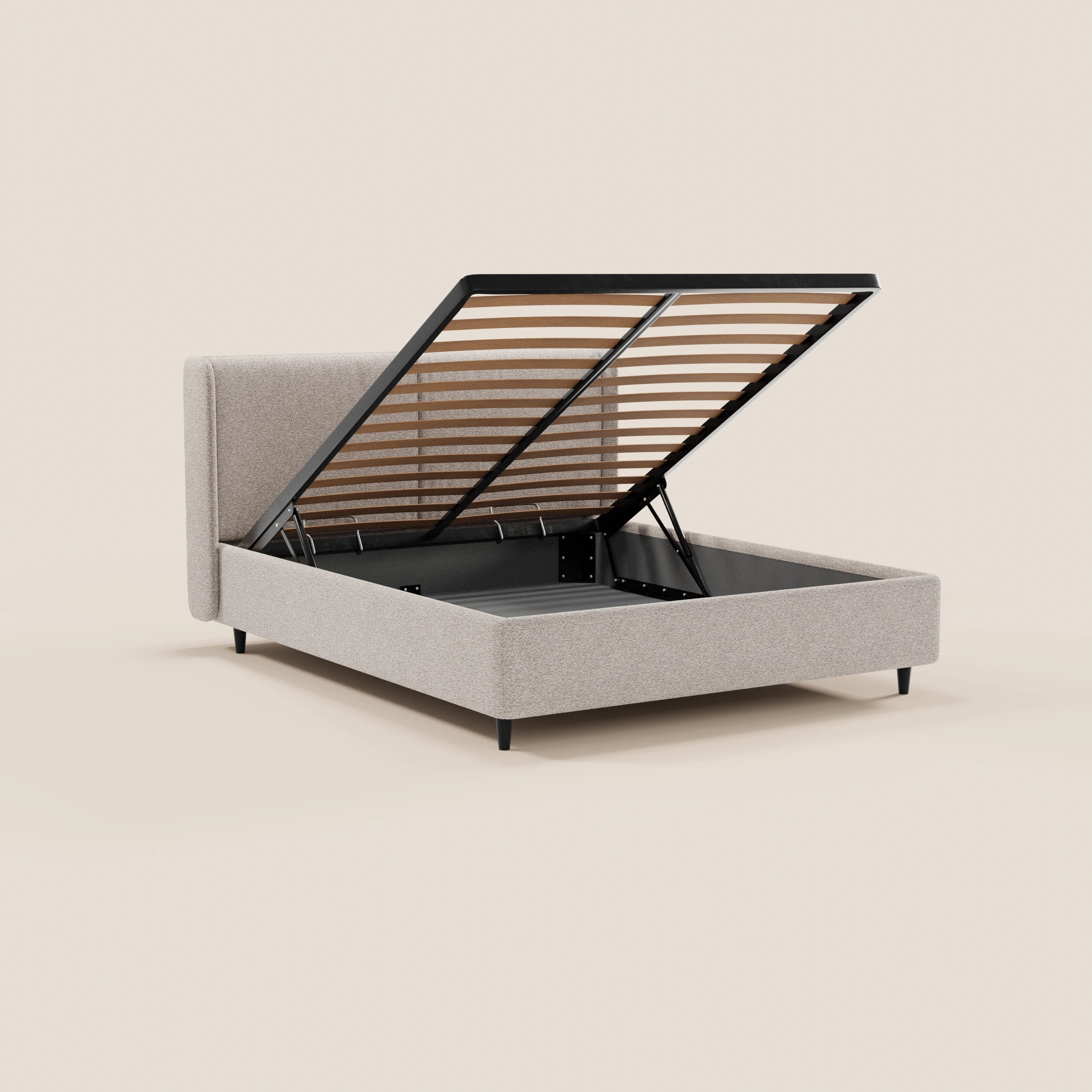 Il letto di design VALKIRIA di Letti.store è caratterizzato da un contenitore beige con testiera avvolgente, 2 cuscini imbottiti in tessuto Oeko-Tex®, gambe corte nere e un ampio vano contenitore sotto il letto, per un look pulito e contemporaneo.