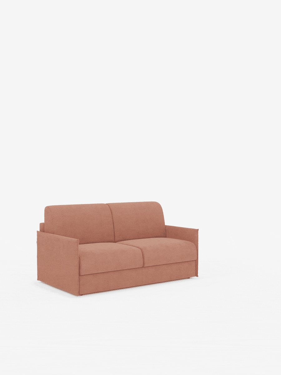 Un divano letto matrimoniale sfoderabile Evans color rosa salmone di Divani.Store, caratterizzato da un design compatto e moderno con braccioli squadrati e cuscini di seduta e schienale rimovibili, è posizionato al centro di uno sfondo bianco a tinta unita. Questo divano letto salvaspazio presenta una silhouette minimalista e squadrata, senza gambe a vista, e include un comodo vano porta-cuscini: la scelta ideale per gli interni contemporanei che cercano stile e praticità. Realizzato in tessuto T23 facile