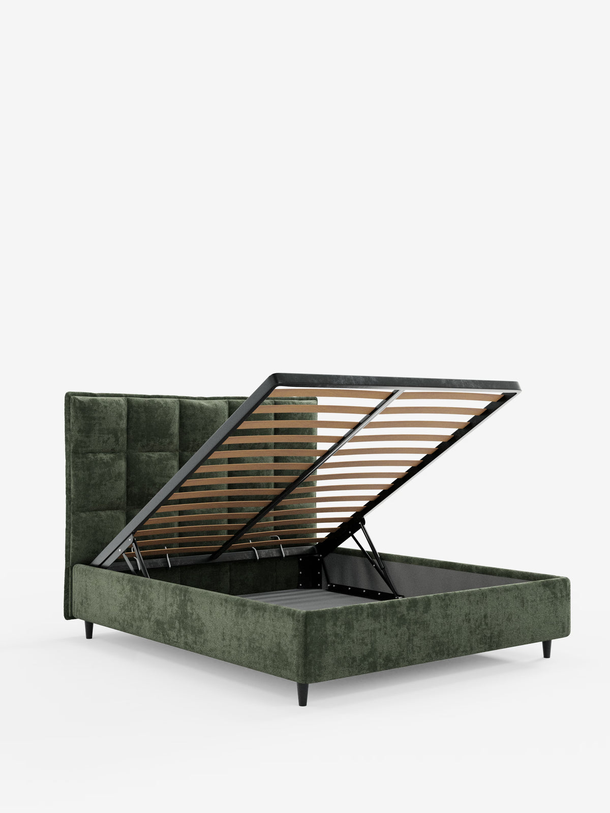 Il letto imbottito AURO con vano contenitore e testiera capitonné alta in ciniglia Oeko-Tex® di Letti.store presenta una struttura imbottita di colore verde con una testiera alta e capitonné. La base del materasso si solleva per rivelare un ampio vano contenitore sottostante. Questo letto è dotato di doghe in legno e gambe corte nere ed è fotografato su uno sfondo bianco a tinta unita.